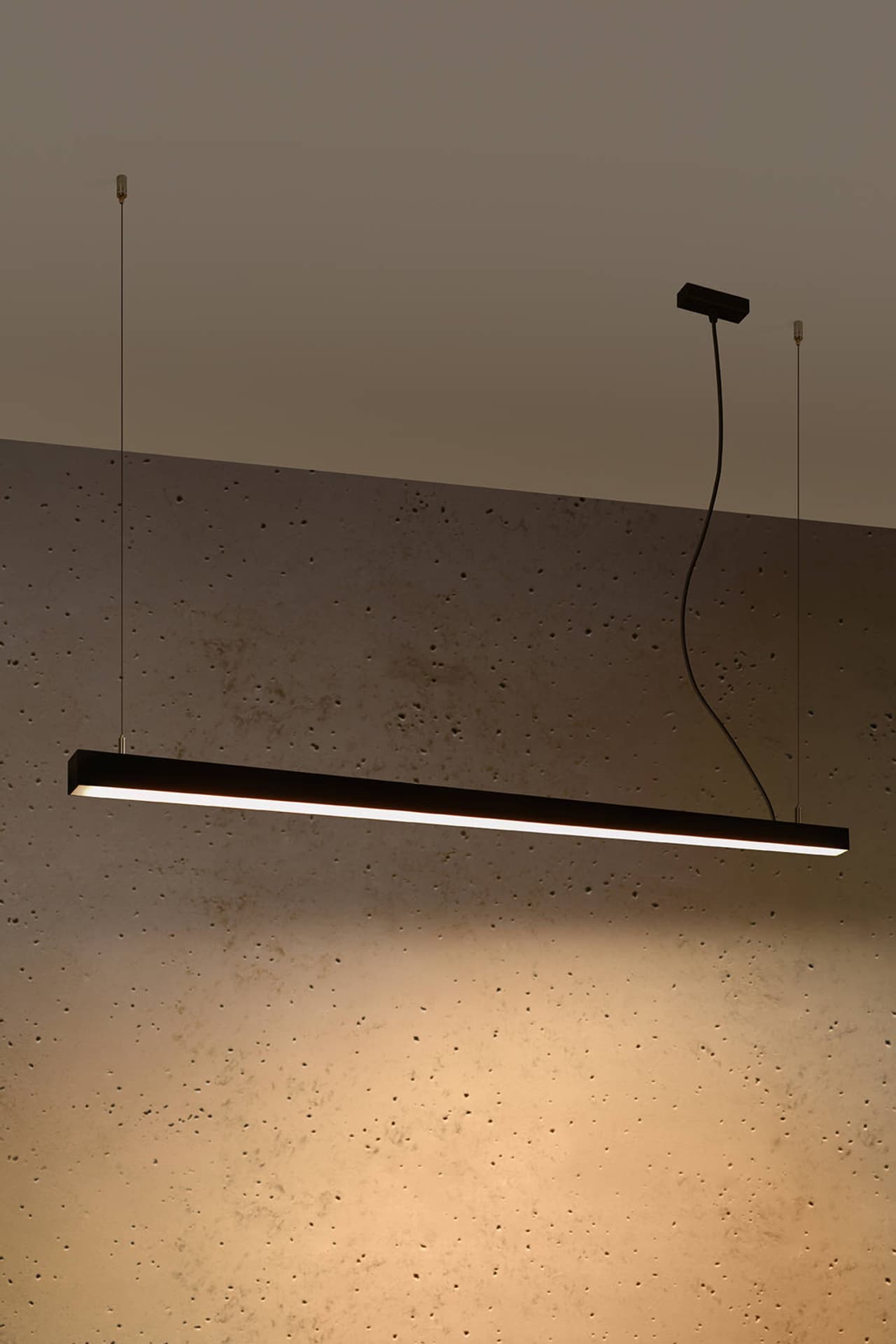 

Lampa wisząca PINNE 150 czarna 3000K