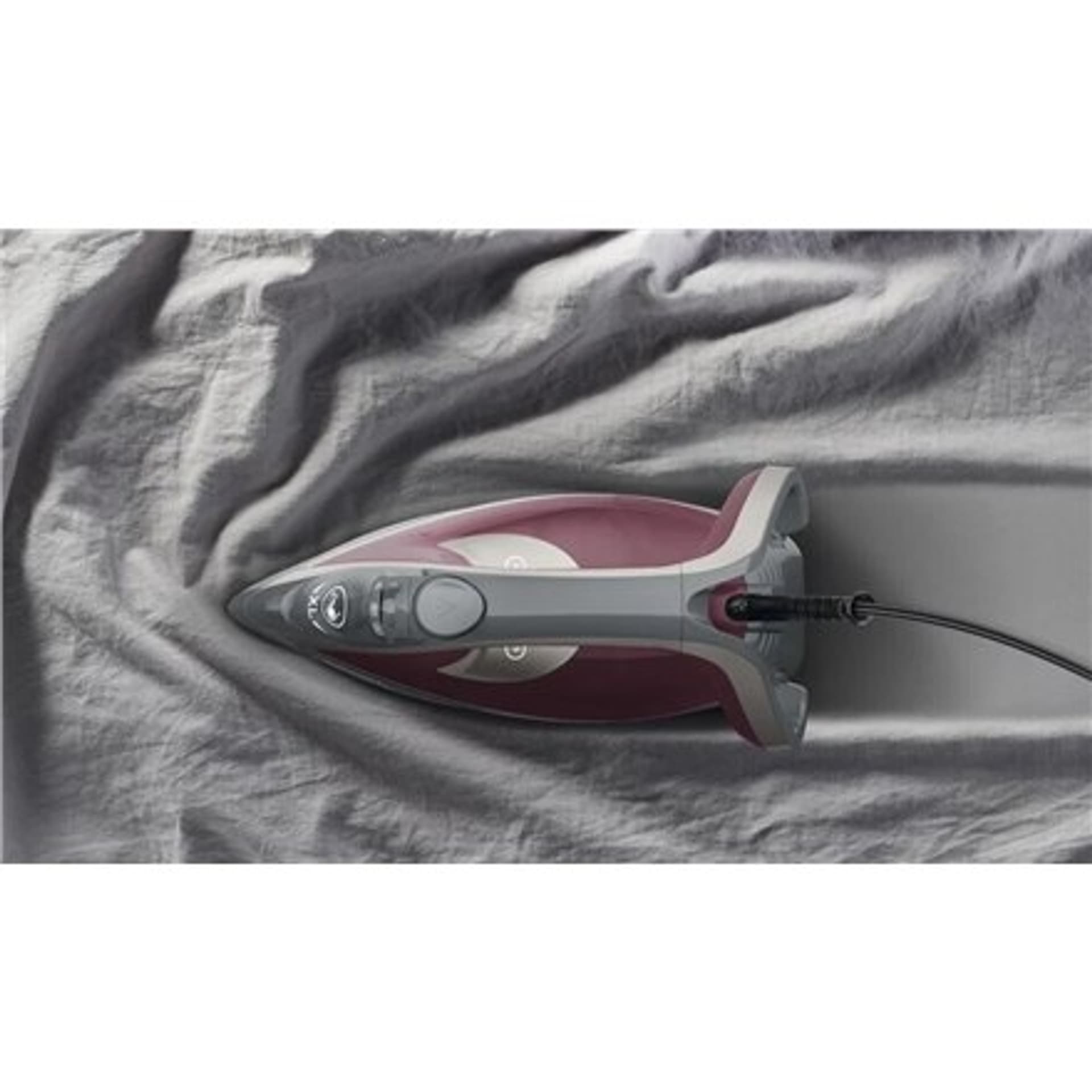 

TEFAL FV6870E0 Steam Iron, 2800 W, Water tank capacity 270 ml, Continuous steam 40 g/min, Red/Grey