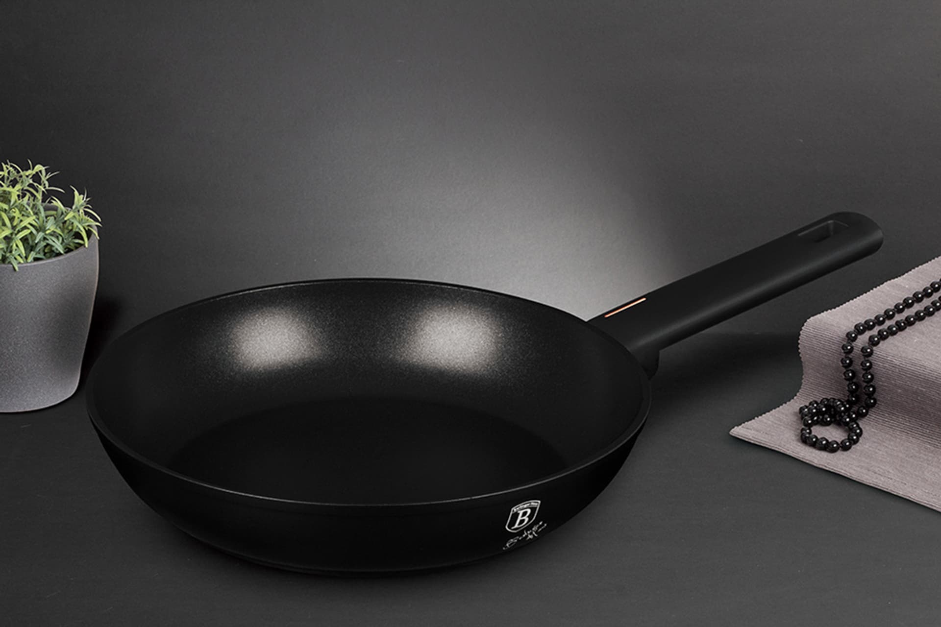 

PATELNIA TYTANOWA 20cm BERLINGER HAUS BH-7082 MONACO
