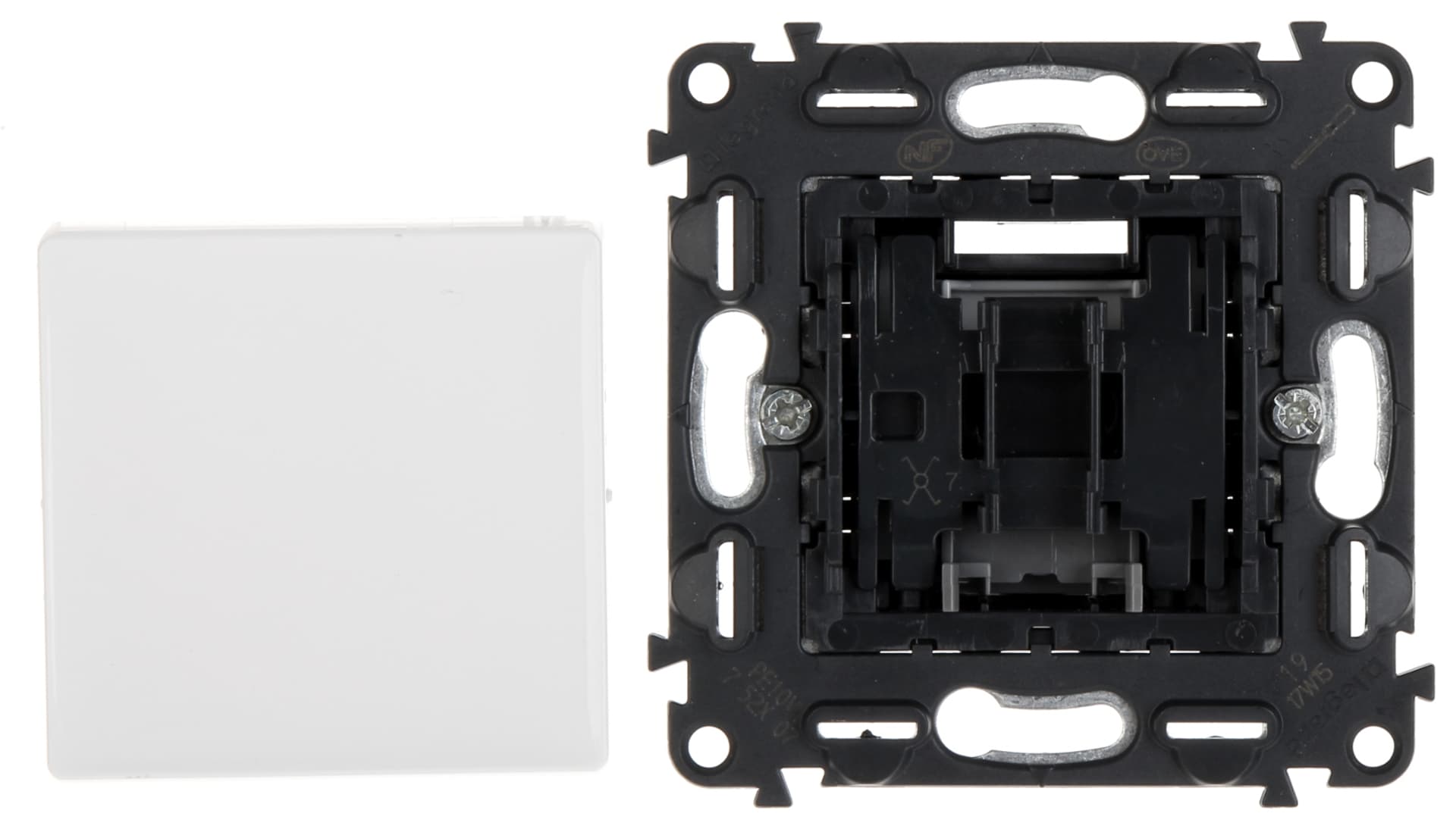 

ŁĄCZNIK KRZYŻOWY LE-752107 Valena Life 10 A LEGRAND