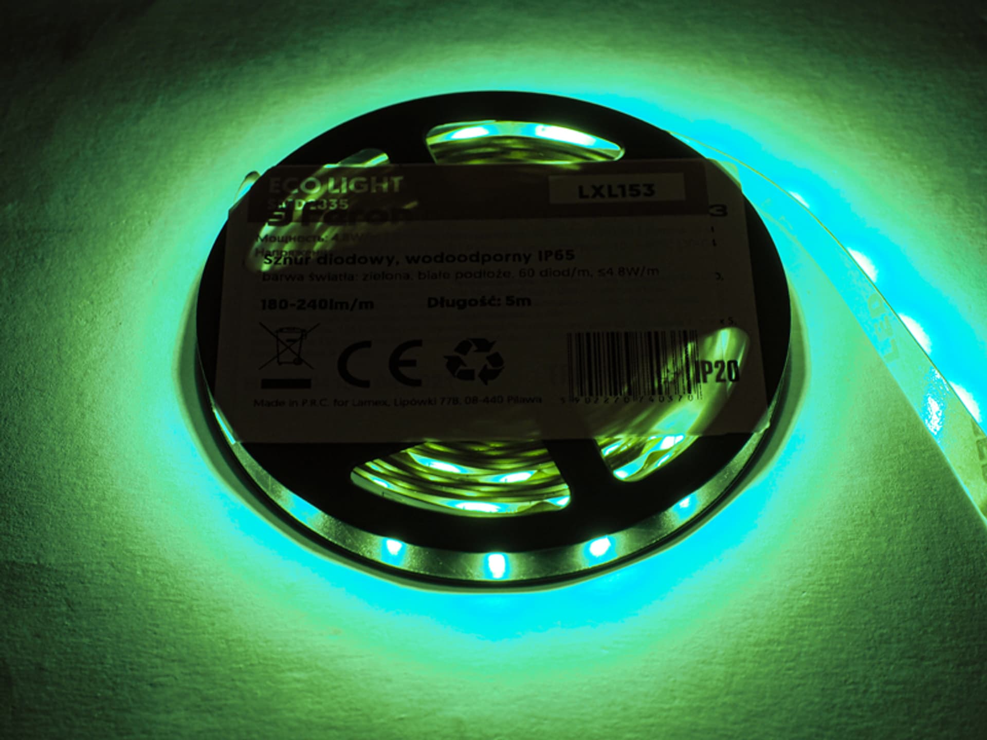 

1 szt. PS Sznur diodowy ECO IP65, zielony, 60 diod SMD3528, 5m, białe podłoże.