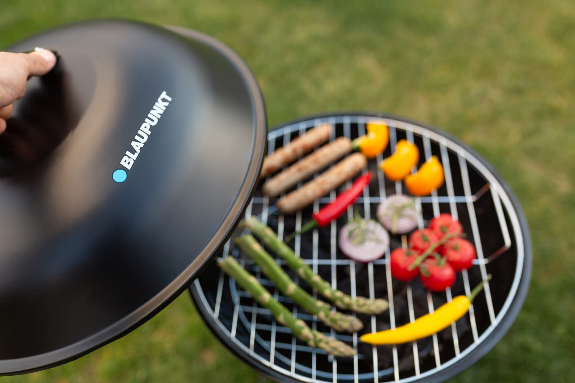 

Grill okrągły z pokrywą i termometrem Blaupunkt GC401, czarny