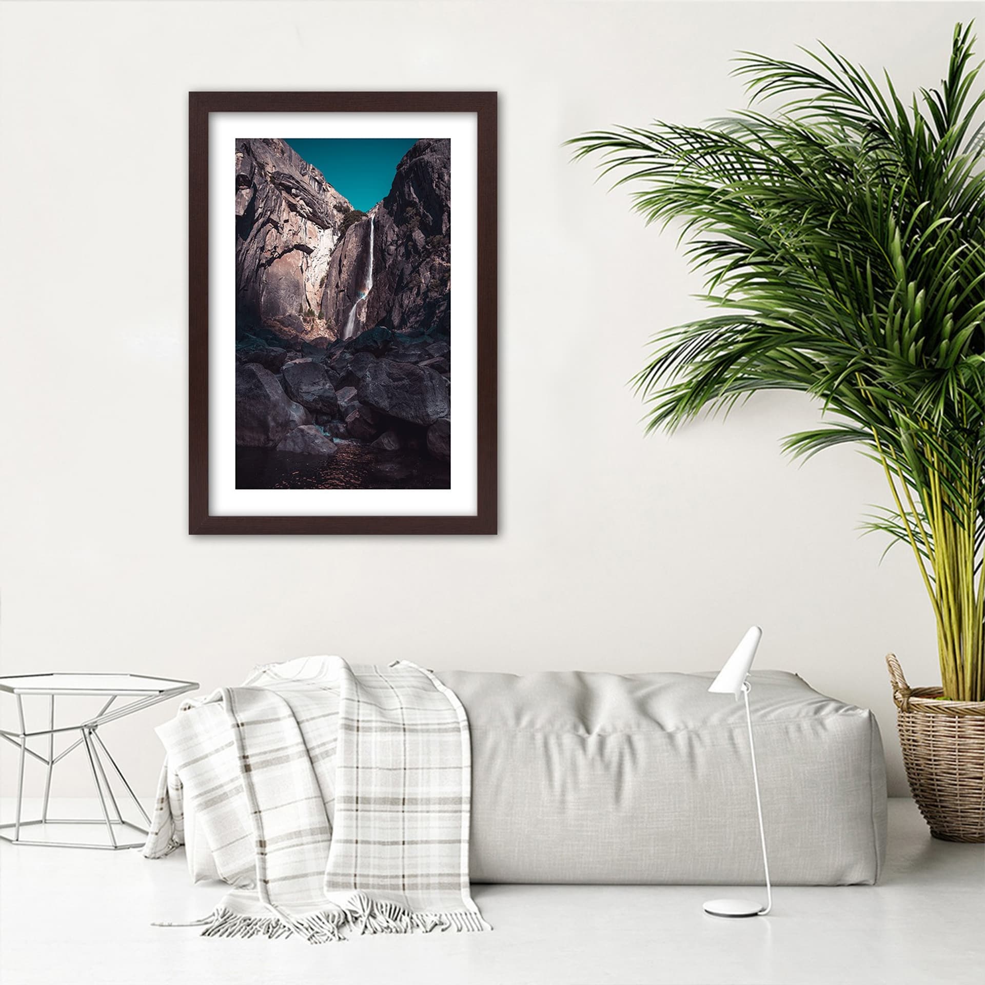 

Obraz w ramie, Wodospad wśród wysokich skał (Rozmiar 30x45)