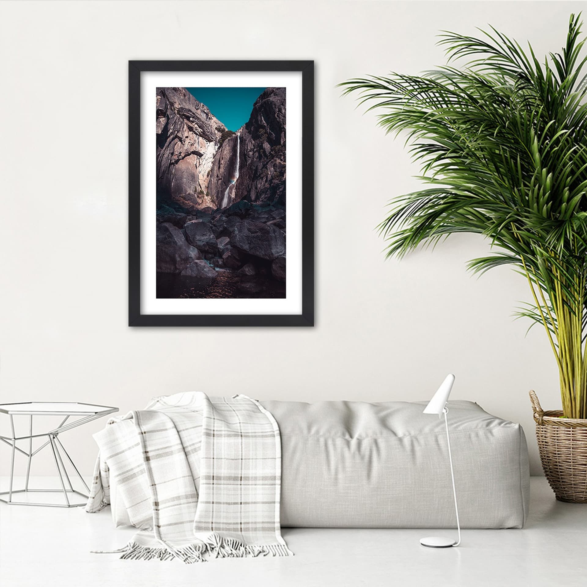 

Obraz w ramie, Wodospad wśród wysokich skał (Rozmiar 20x30)