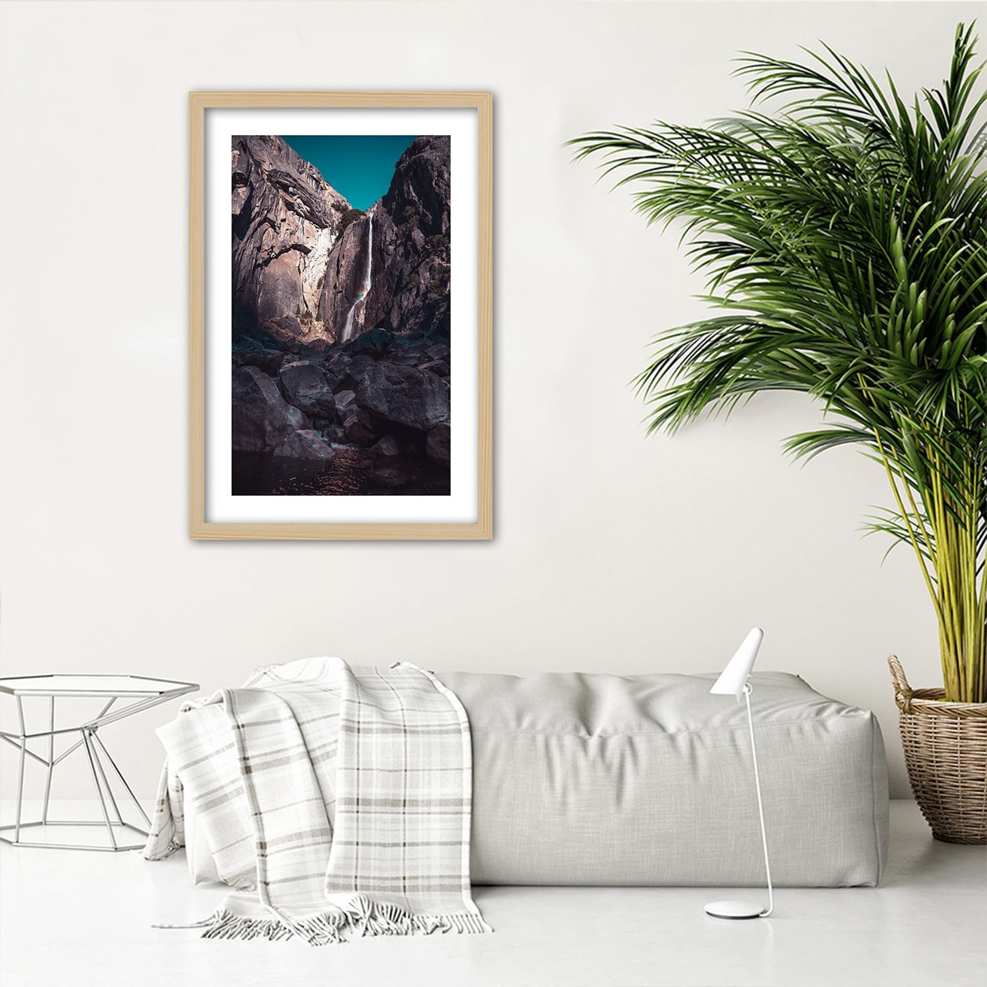 

Obraz w ramie, Wodospad wśród wysokich skał (Rozmiar 40x60)