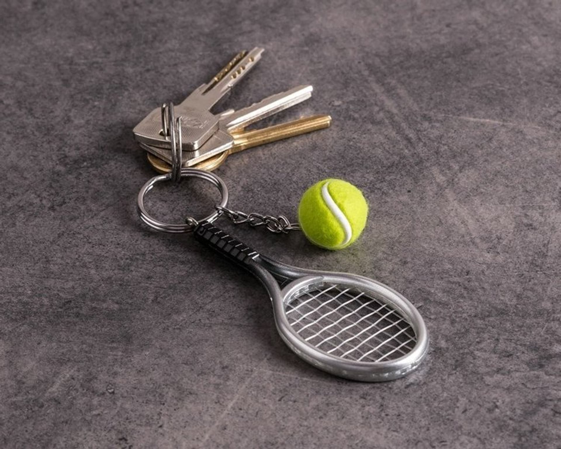 

Sportowy brelok tenis ziemny