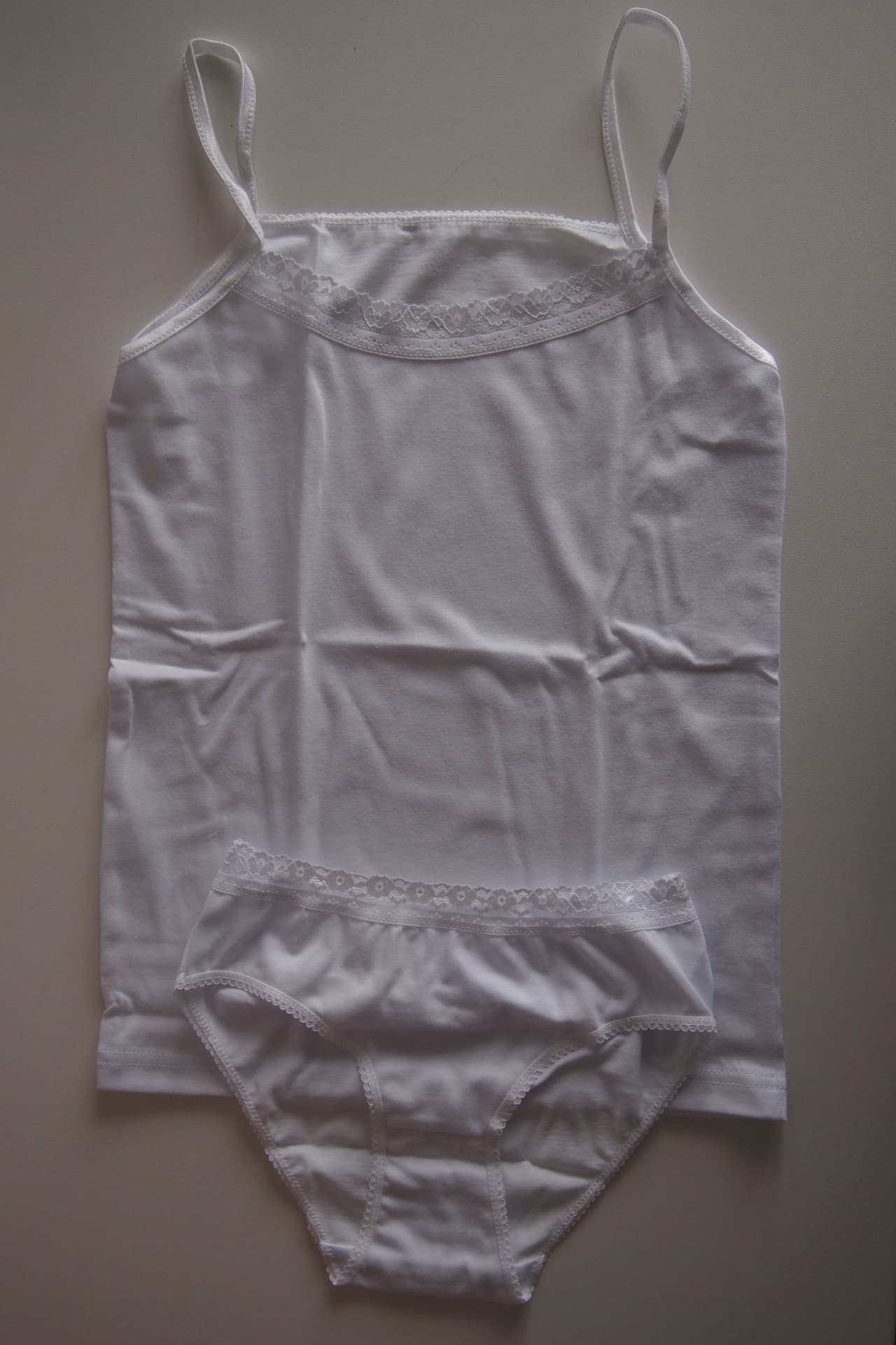 

KOMPLET KORONKA R.128-146 (kolor biały)
