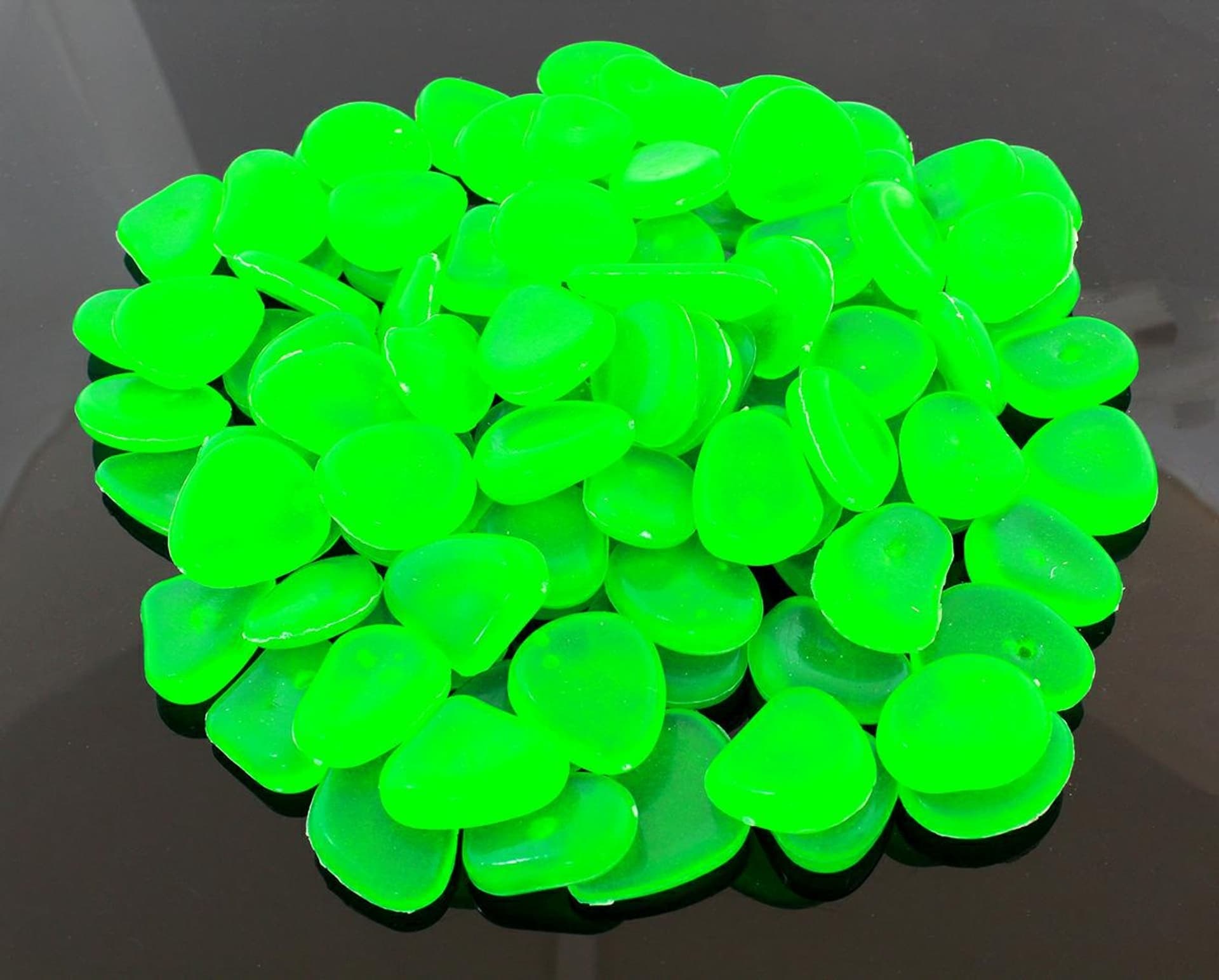 

AG653B Kamienie świecące fluor zielone
