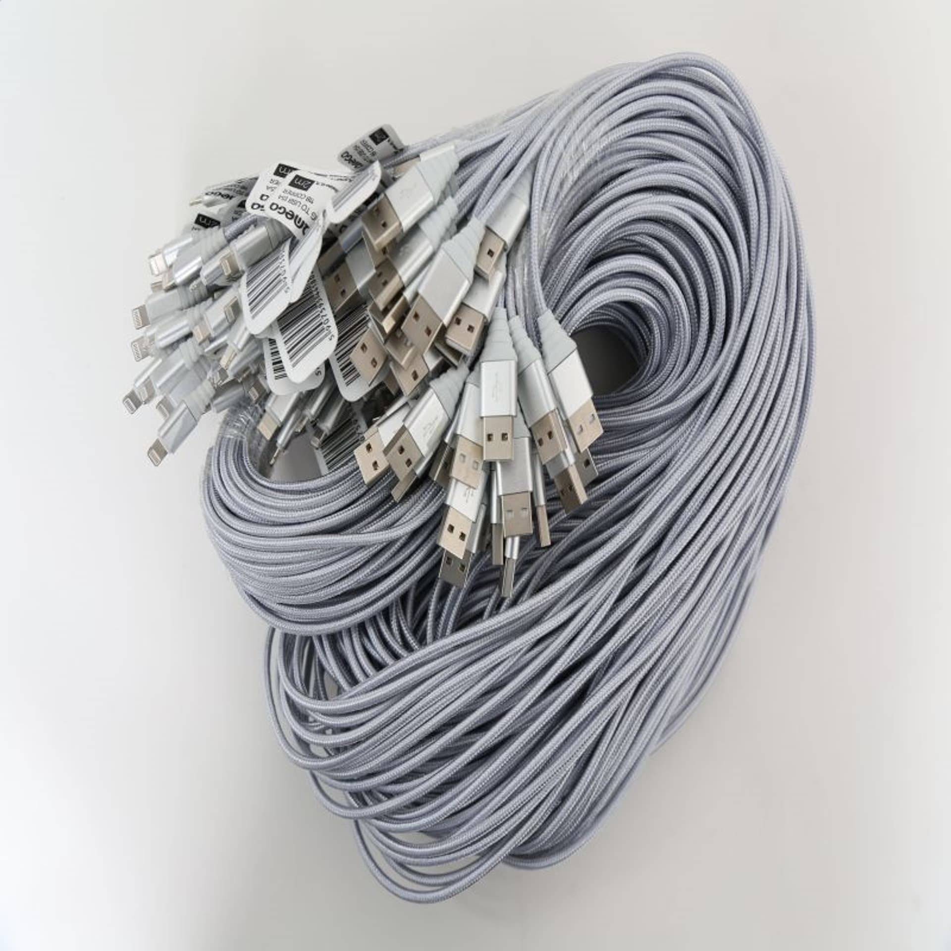 

OMEGA BOA FABRIC CABLE KABEL BRAIDED LIGHTNING TO USB 1,5A COPPER POLYBAG OEM 2M SILVER [44180]