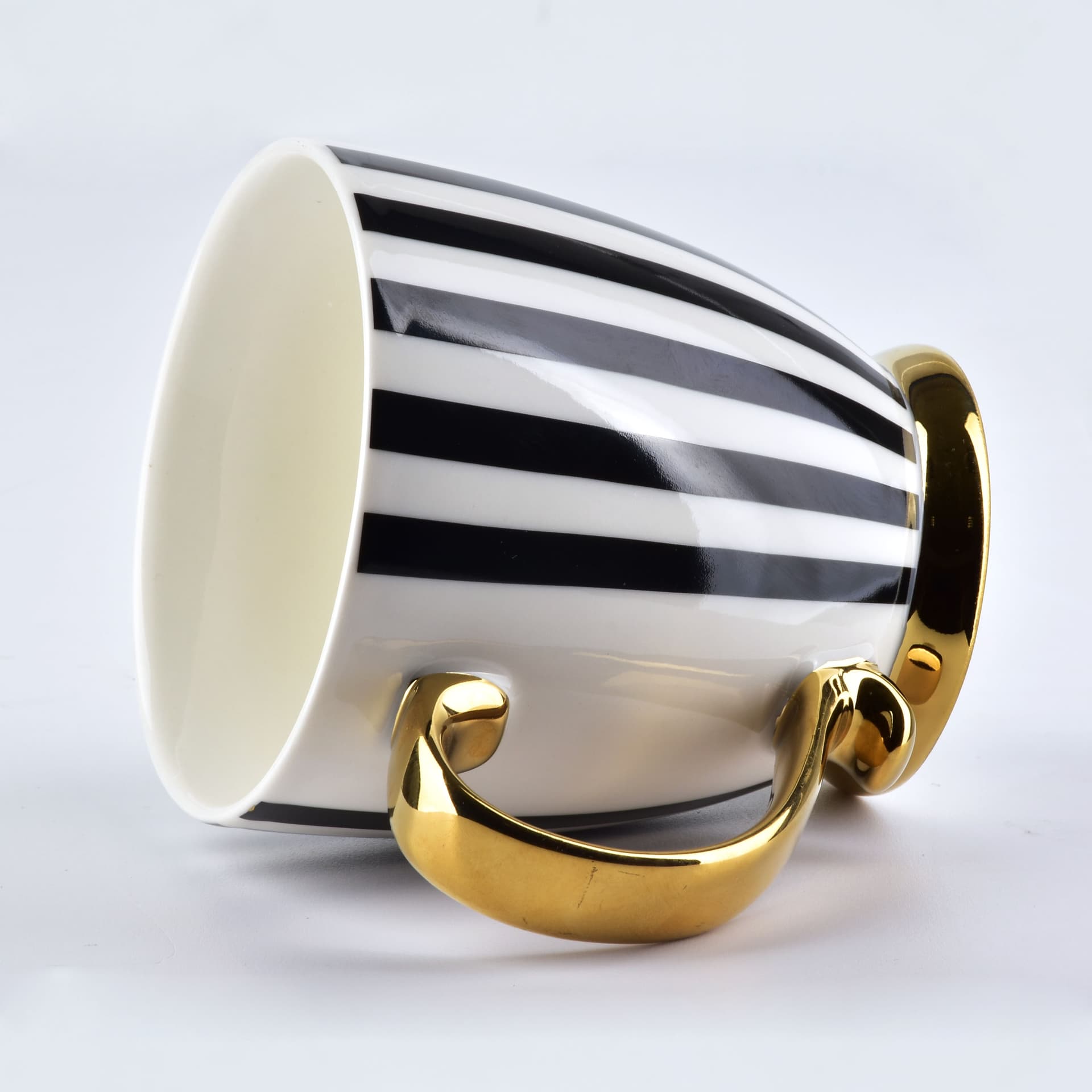 

CRISTIE STRIPES Kubek 400ml 10x14xh10.5cm
