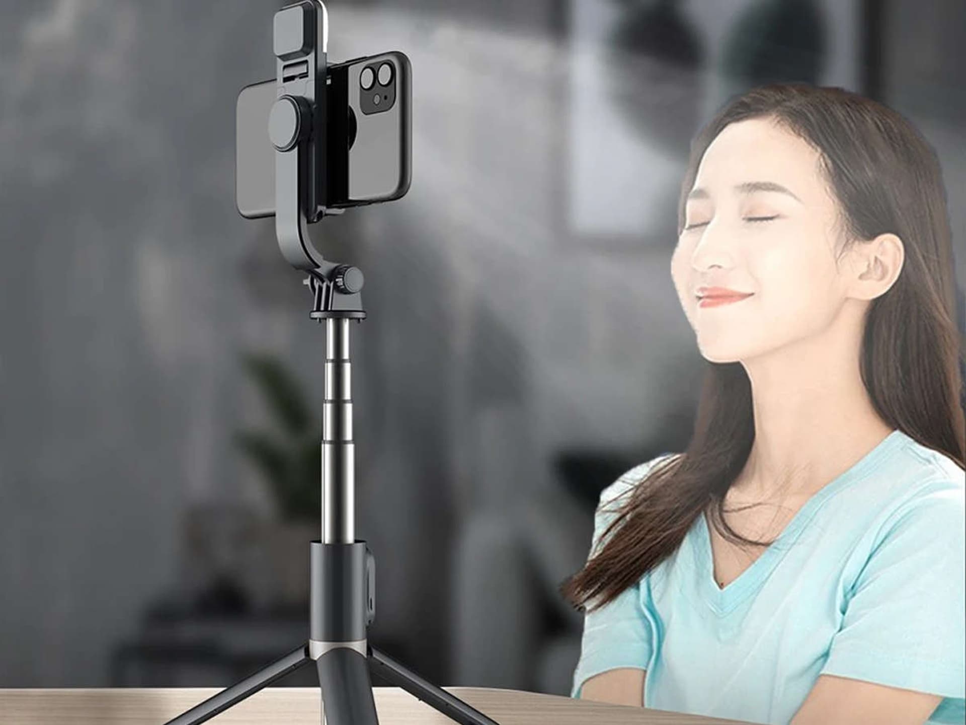 

Selfie Stick Tripod Roreta Wireless Bluetooth statyw z lampką LED Black