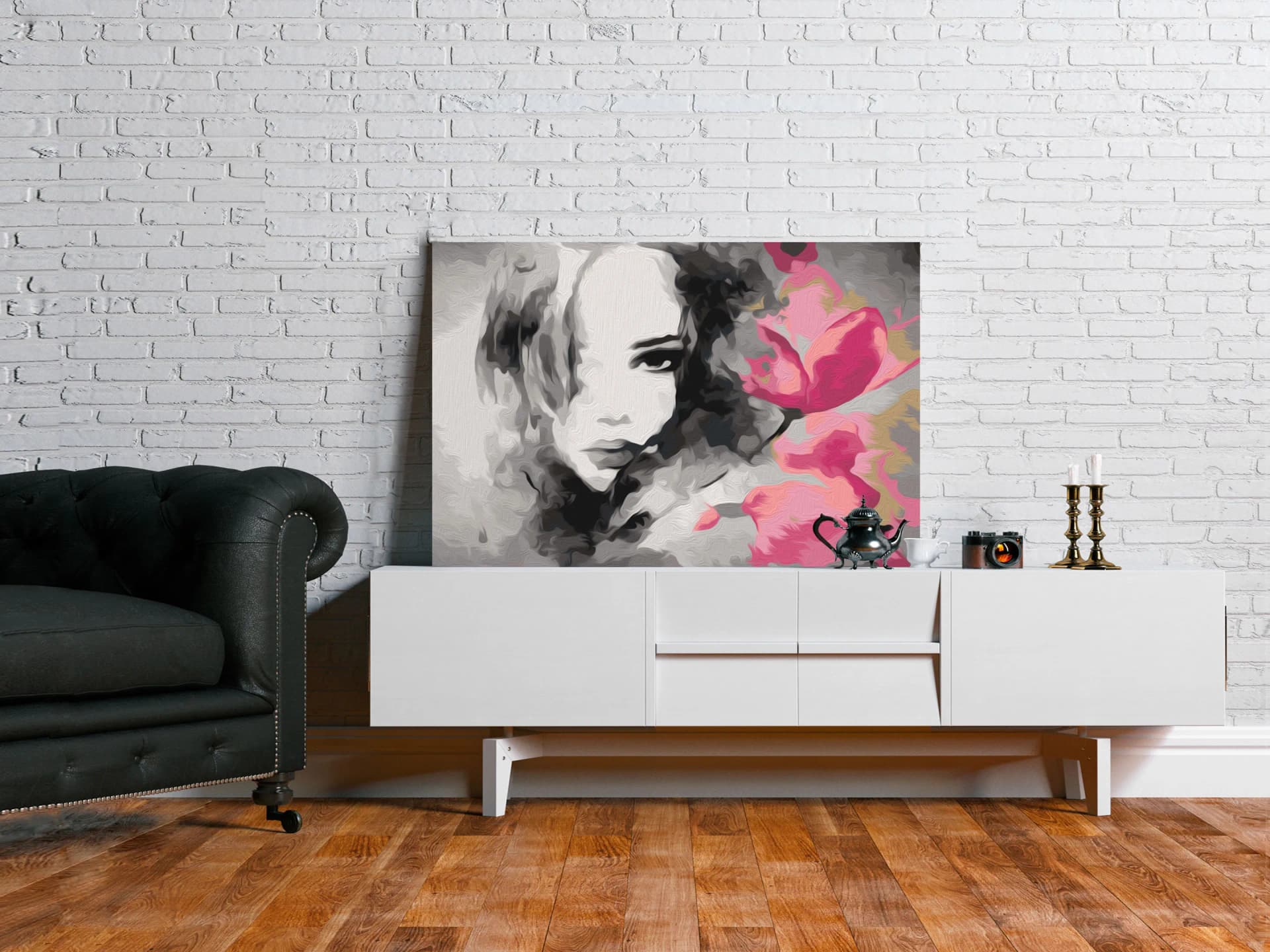 

Obraz do samodzielnego malowania - Czarno-biały portret z różowym kwiatem (rozmiar 60x40)