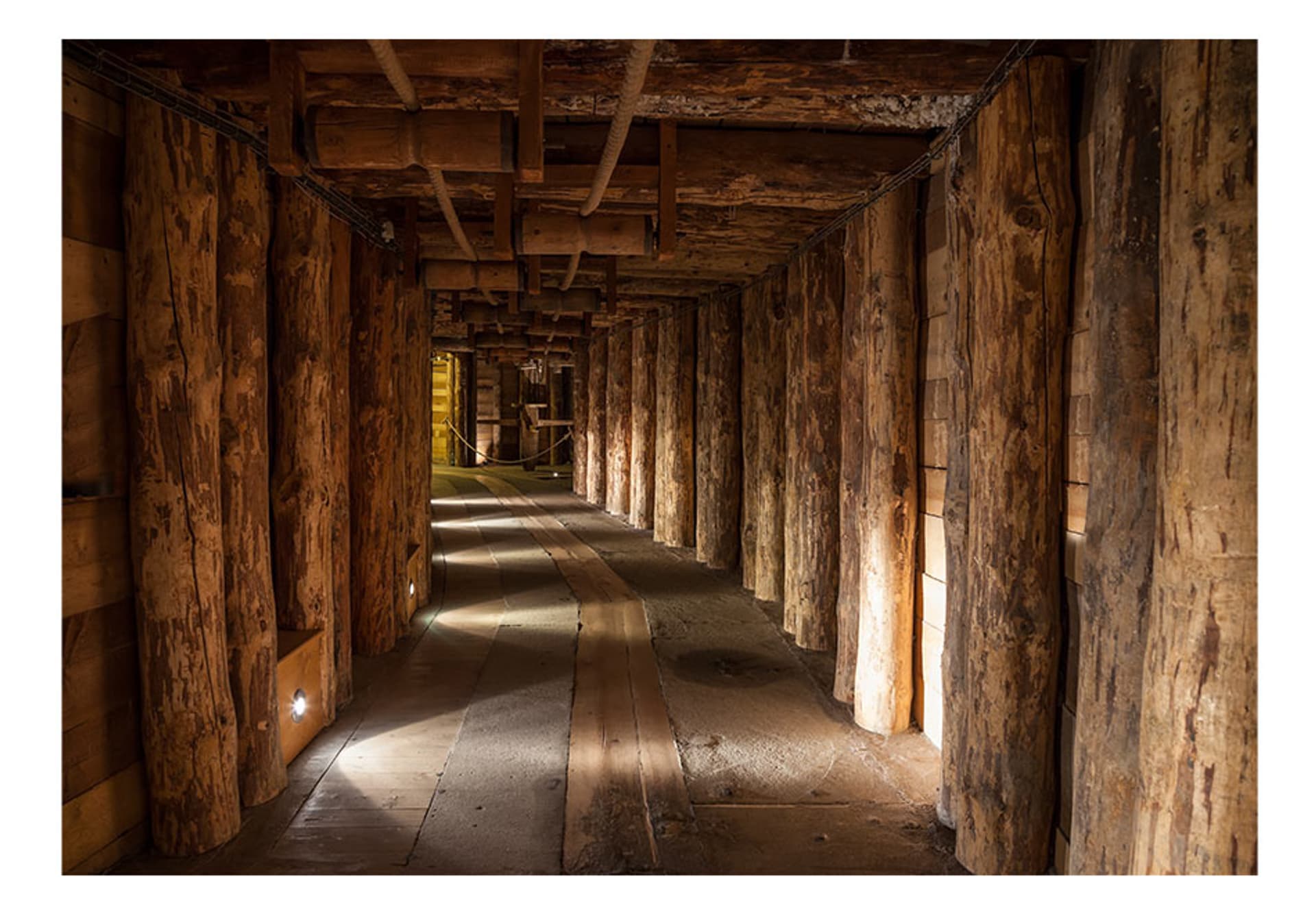 

Fototapeta samoprzylepna - Wieliczka (rozmiar 392x280)