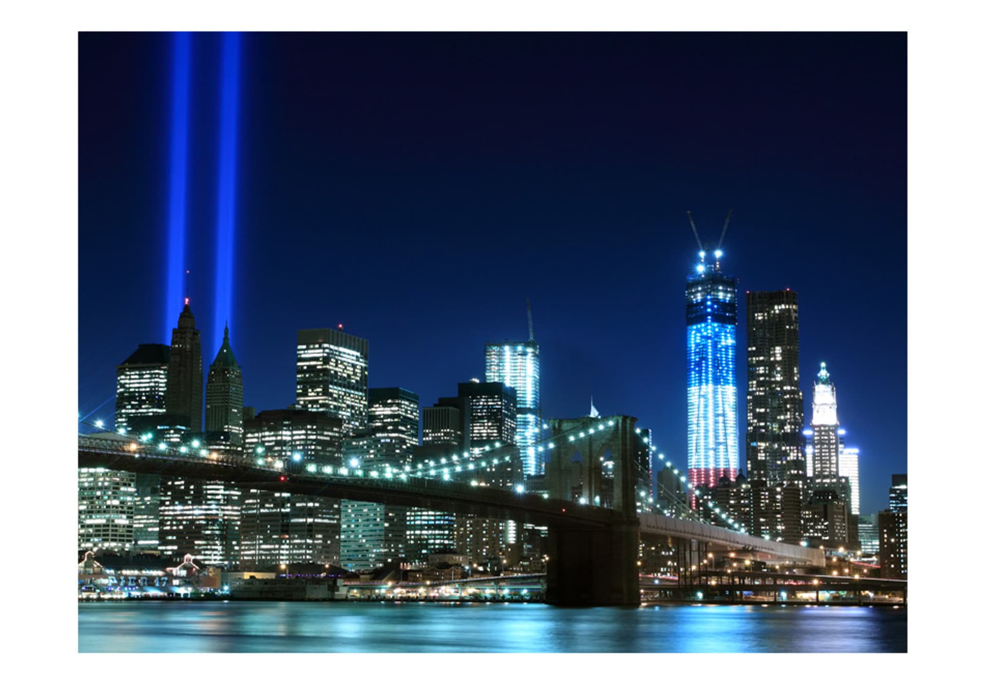 

Fototapeta - Floodlights over NYC (rozmiar 400x309)