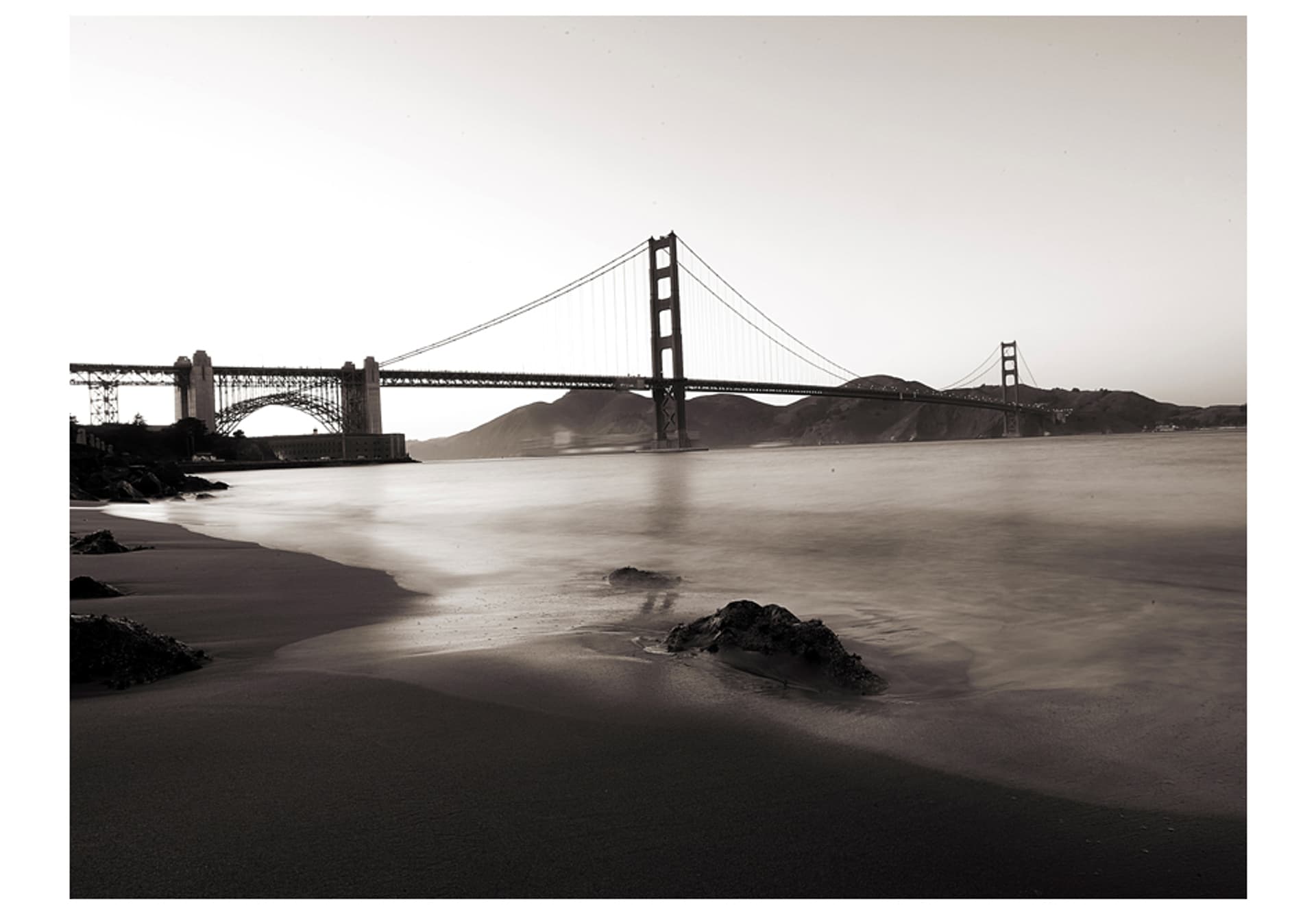 

Fototapeta - San Francisco: Most Golden Gate w czerni i bieli (rozmiar 200x154)