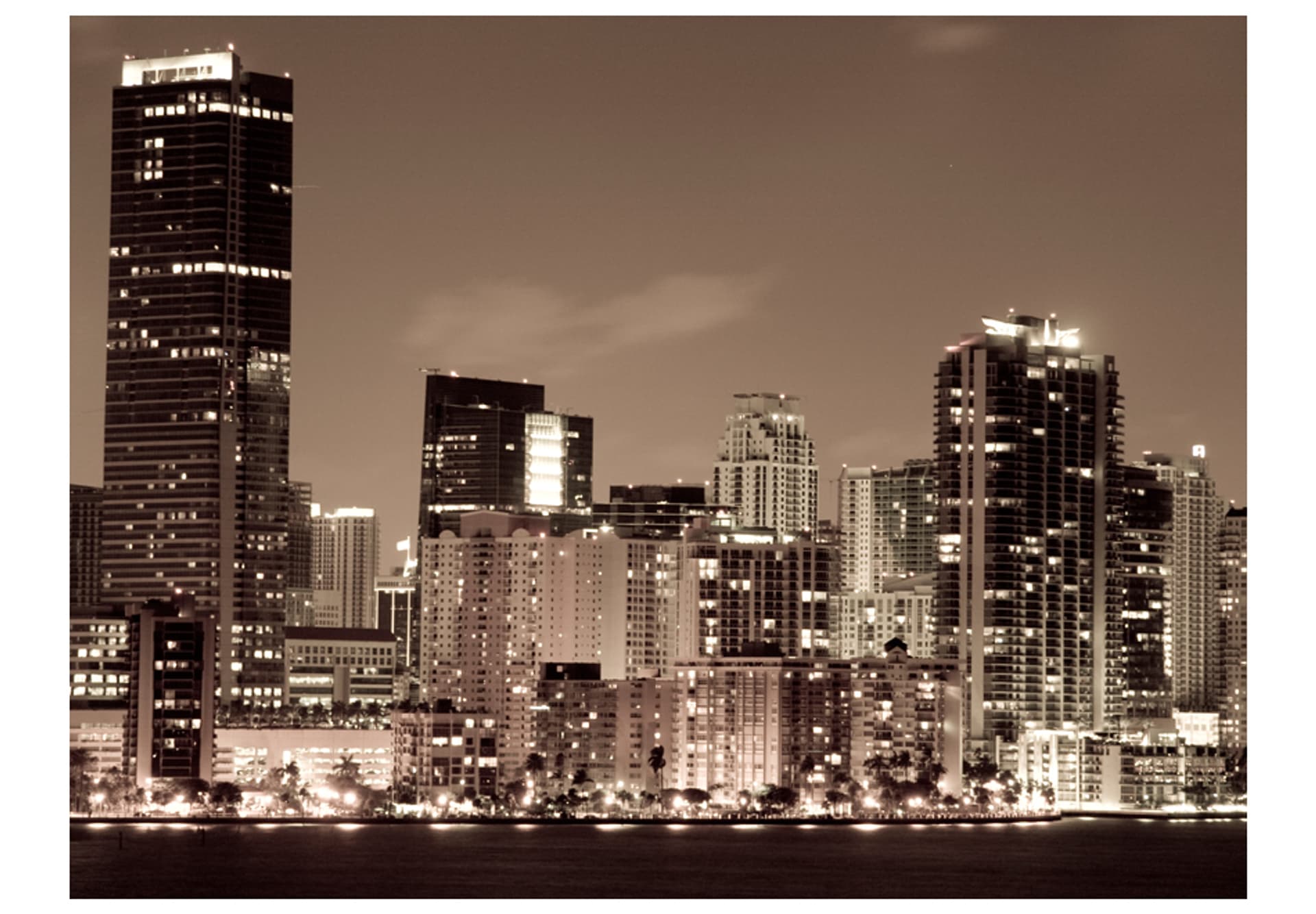 

Fototapeta - Nocne życie w Miami (rozmiar 300x231)