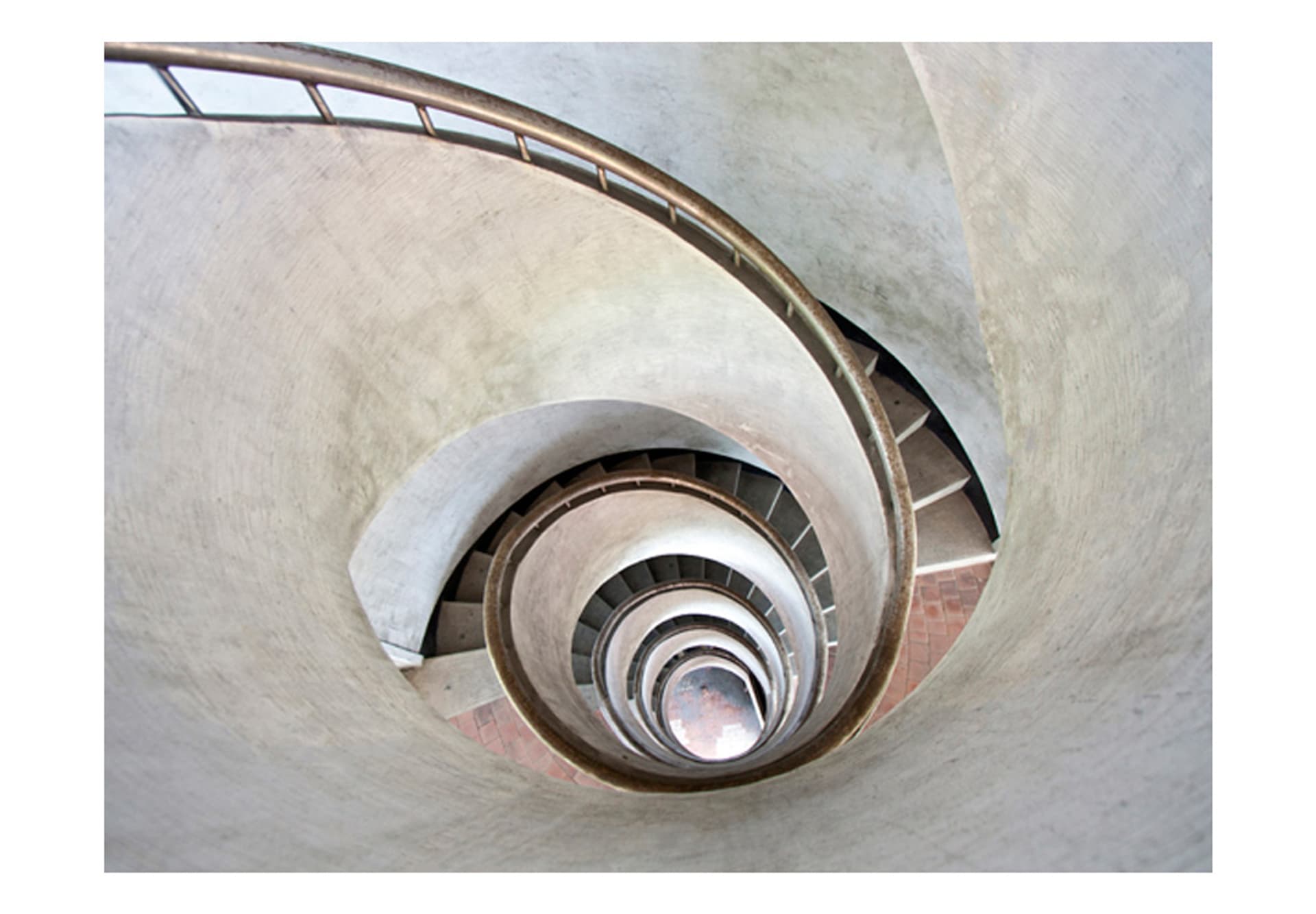 

Fototapeta - White spiral stairs (rozmiar 350x270)