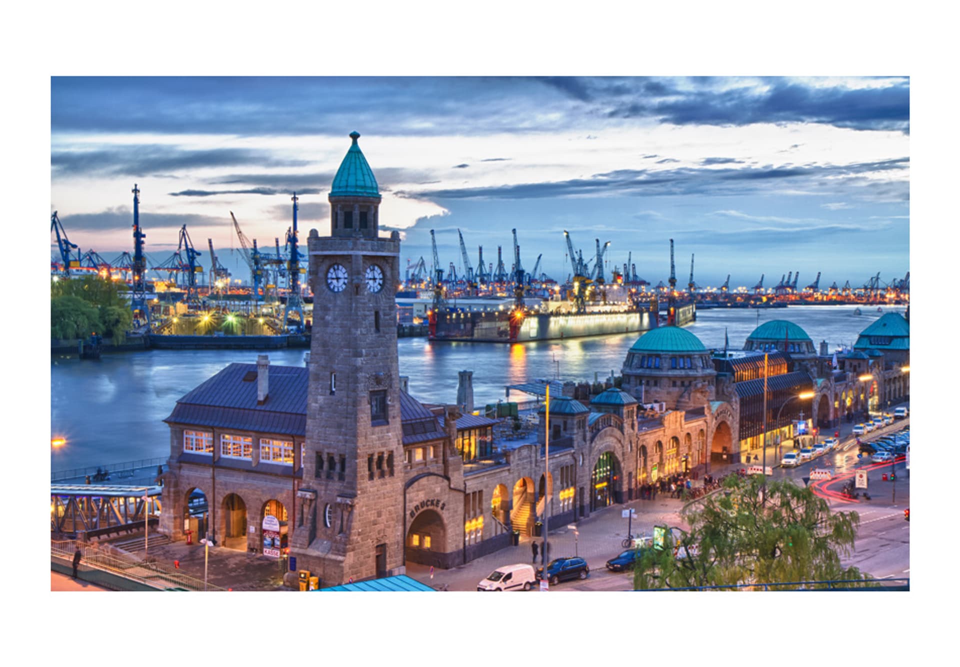 

Fototapeta - St. Pauli Landing Stages (rozmiar 450x270)