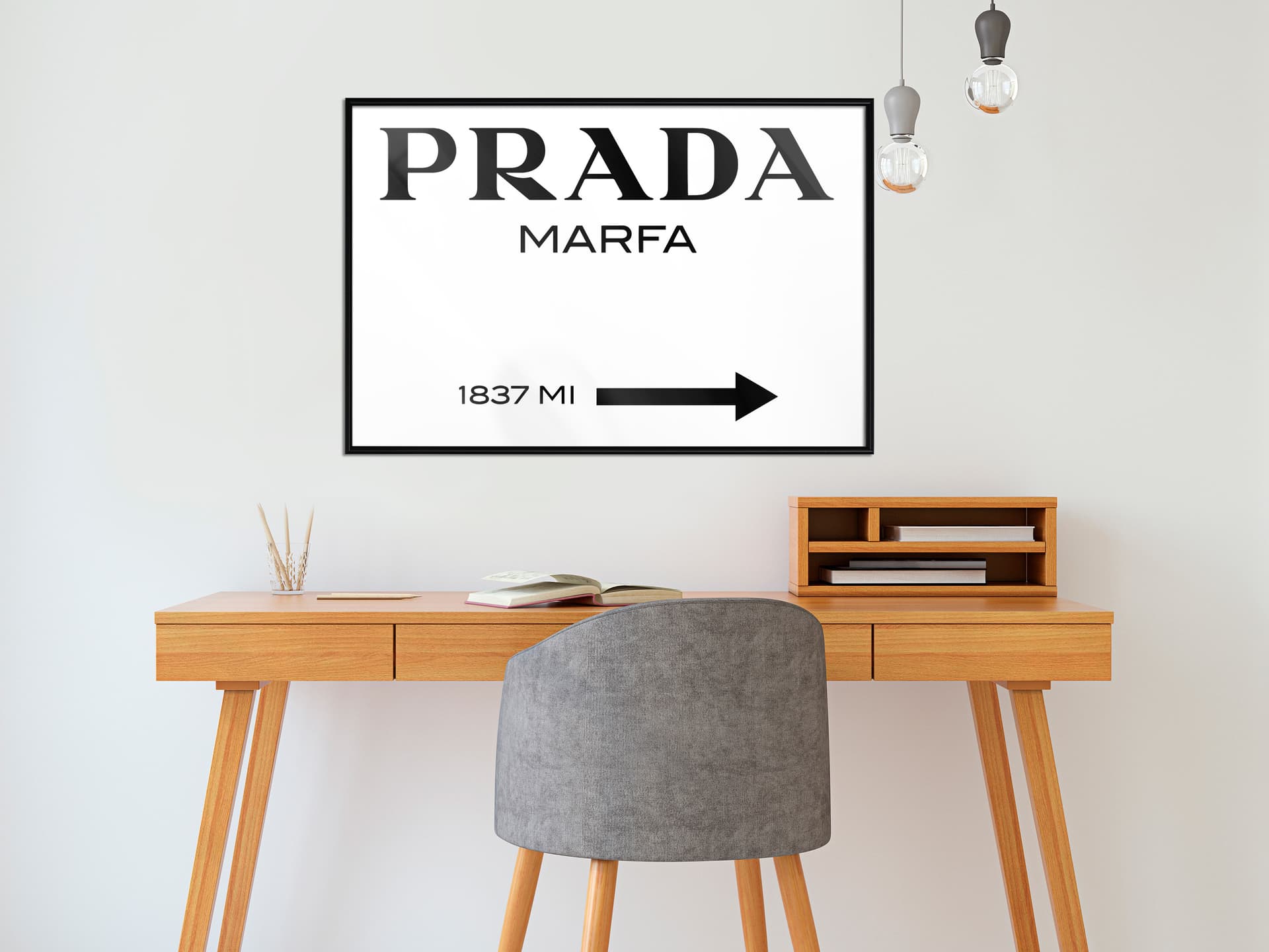 

Plakat - Prada (biały) (rozmiar 45x30, wykończenie Rama czarna)