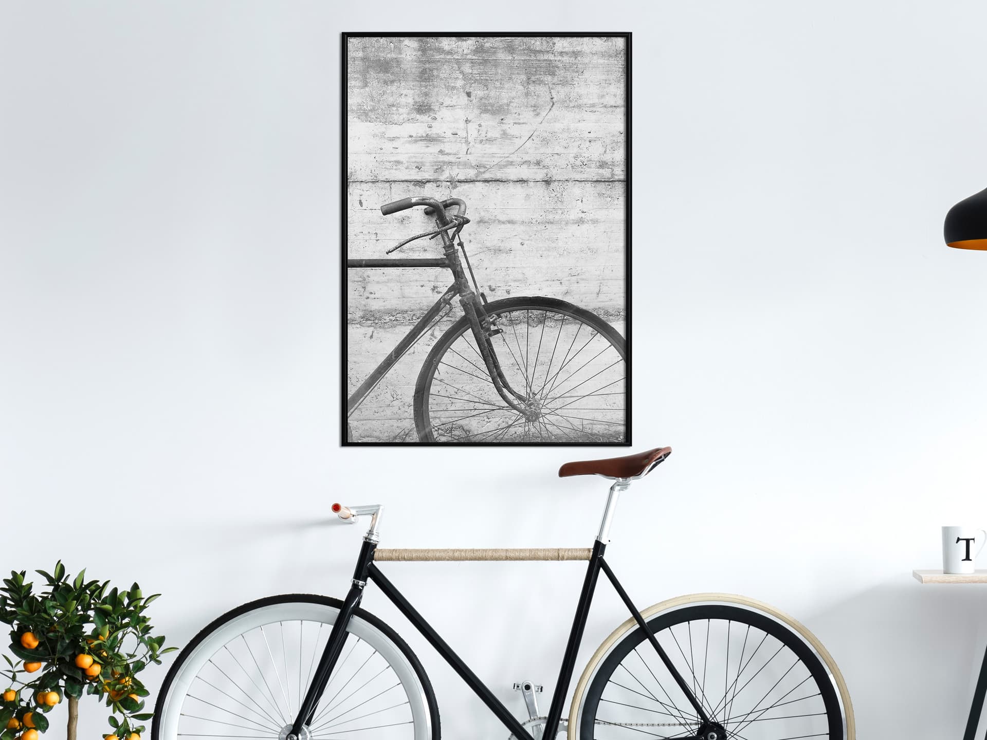 

Plakat - Rower oparty o mur (rozmiar 40x60, wykończenie Rama czarna)