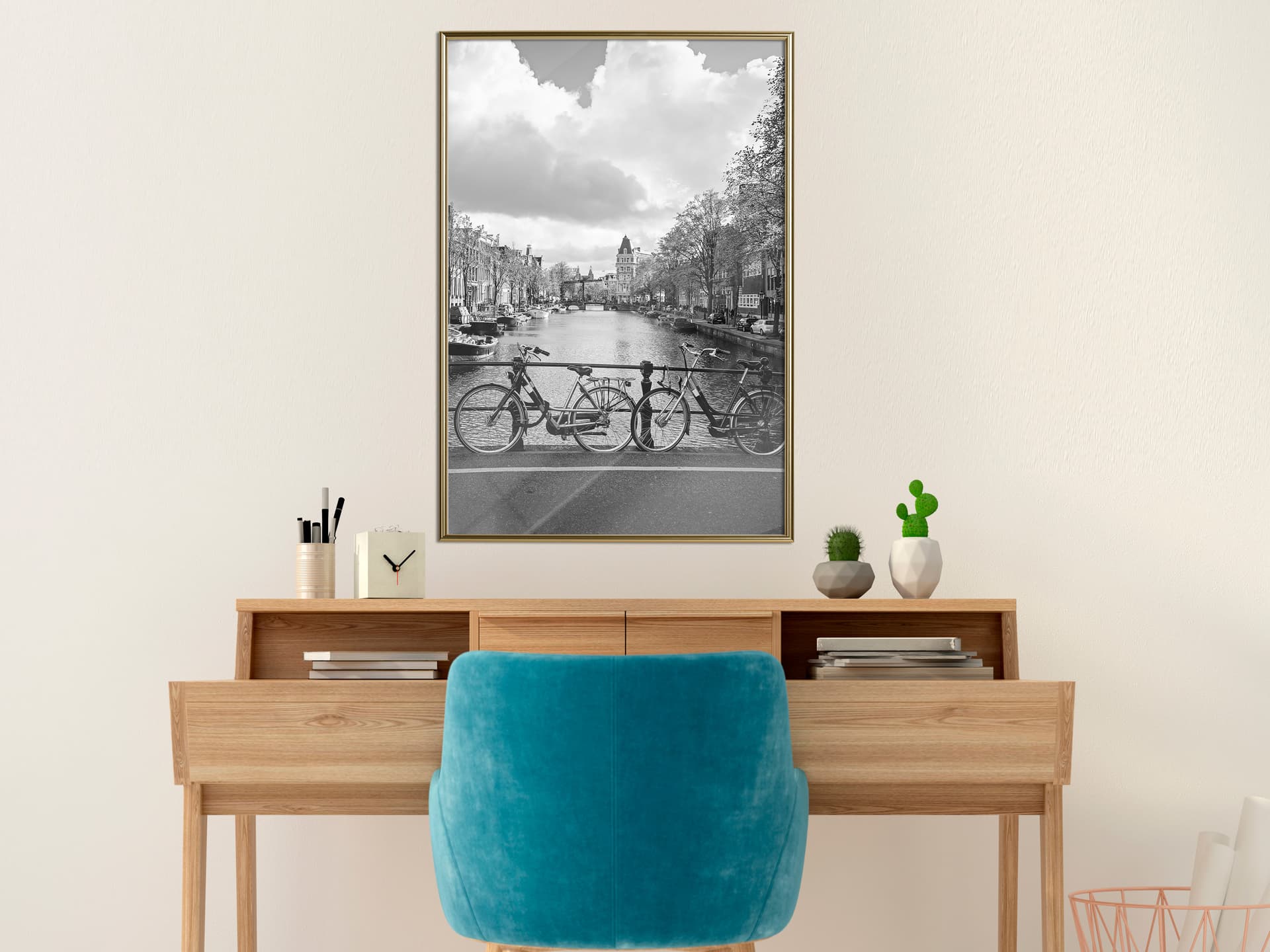 

Plakat - Rowery na tle kanału (rozmiar 40x60, wykończenie Rama złota)