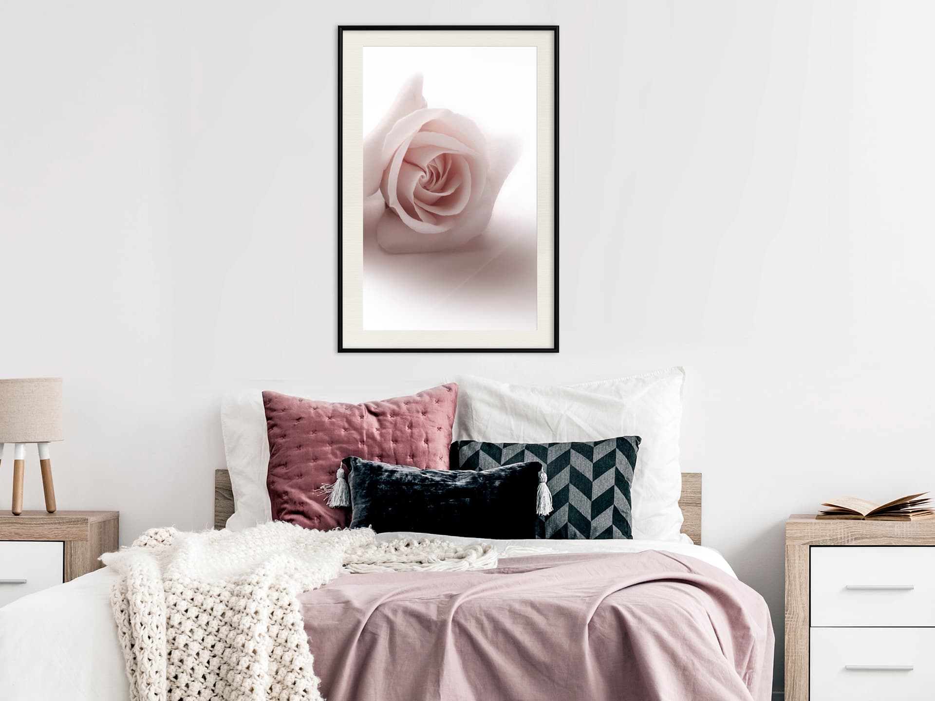 

Plakat - Subtelny kwiat (rozmiar 20x30, wykończenie Rama czarna z passe-partout)