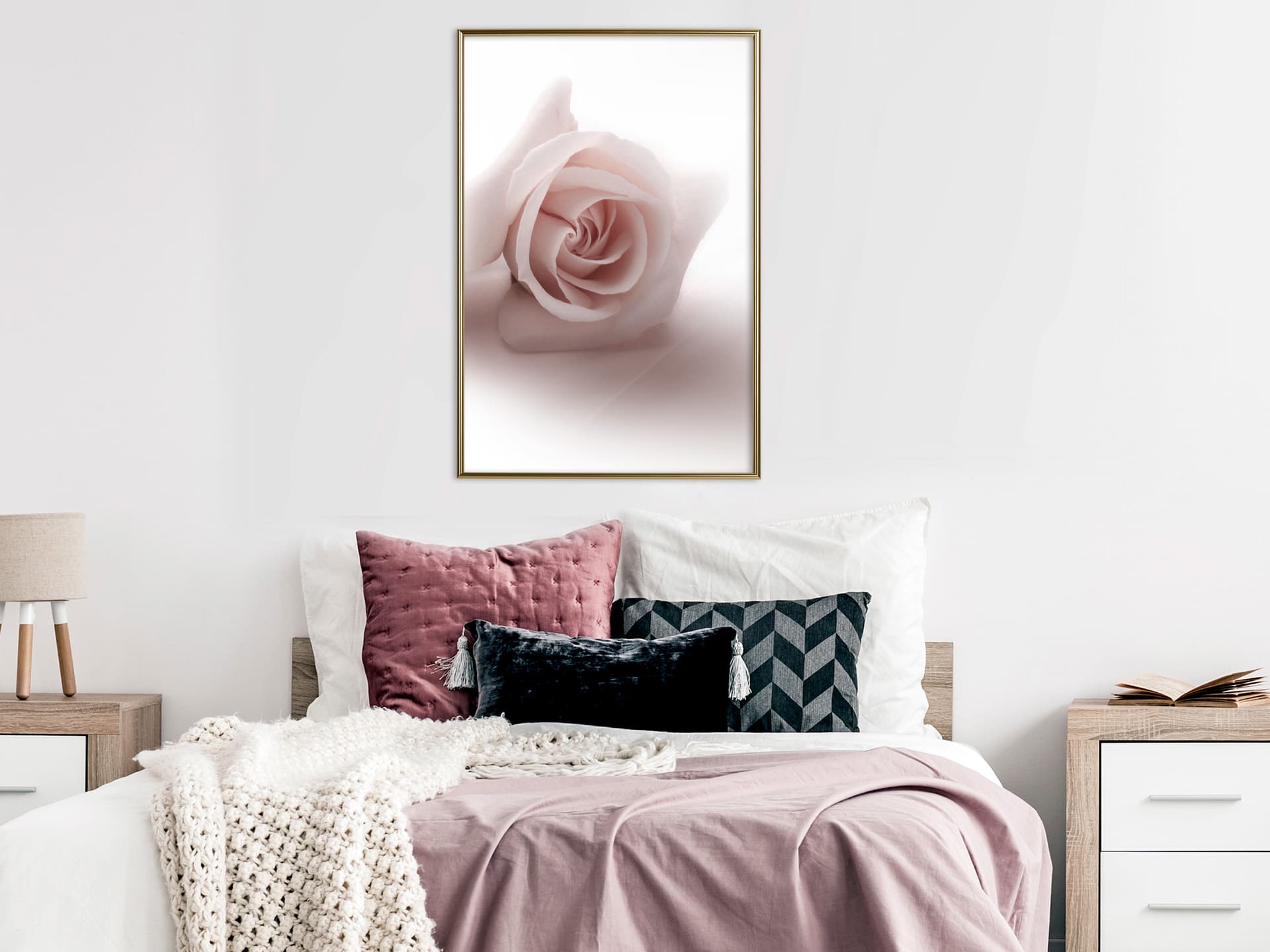 

Plakat - Subtelny kwiat (rozmiar 20x30, wykończenie Rama złota)