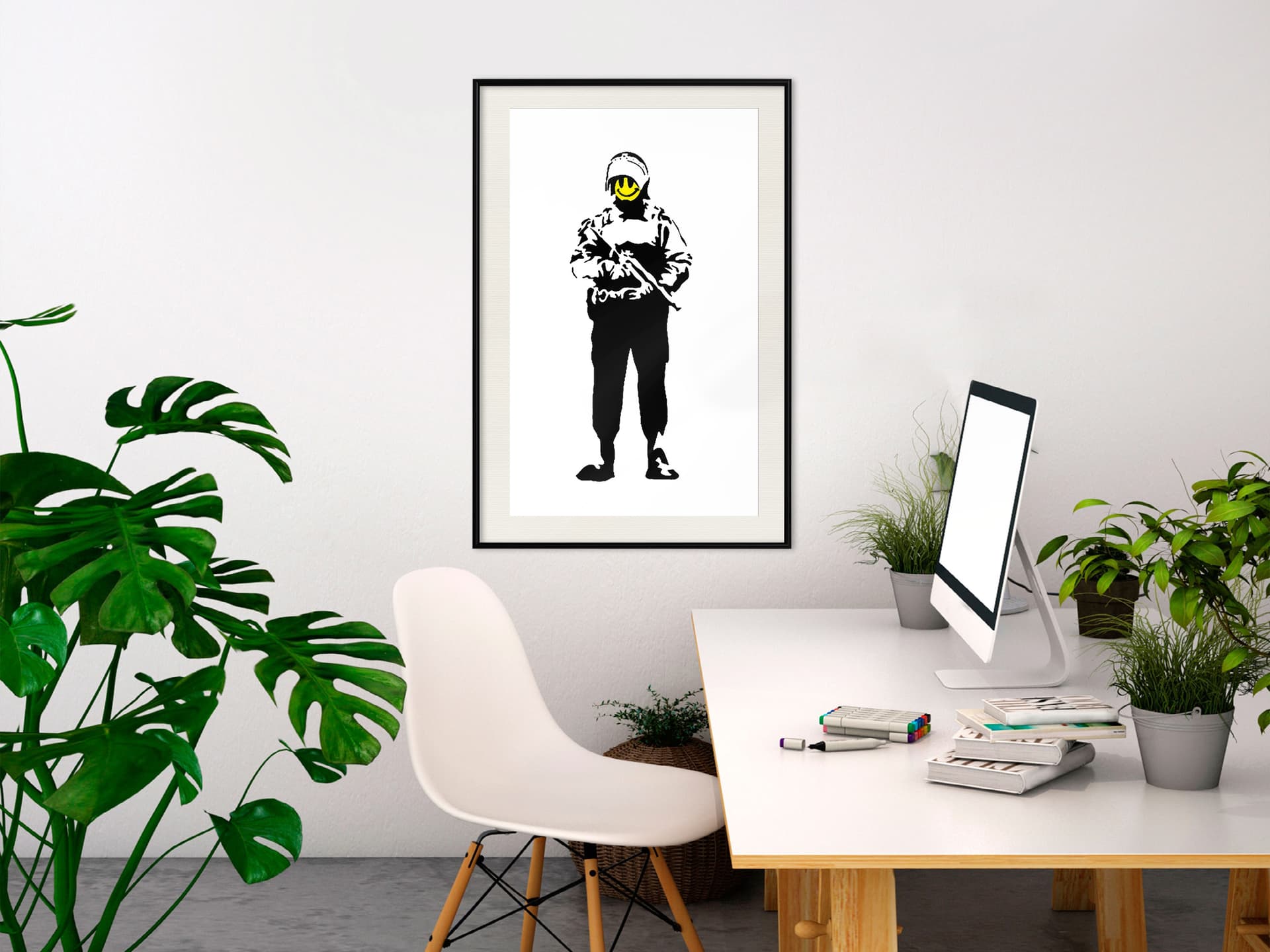 

Plakat - Banksy: Smiling Copper (rozmiar 30x45, wykończenie Rama czarna z passe-partout)