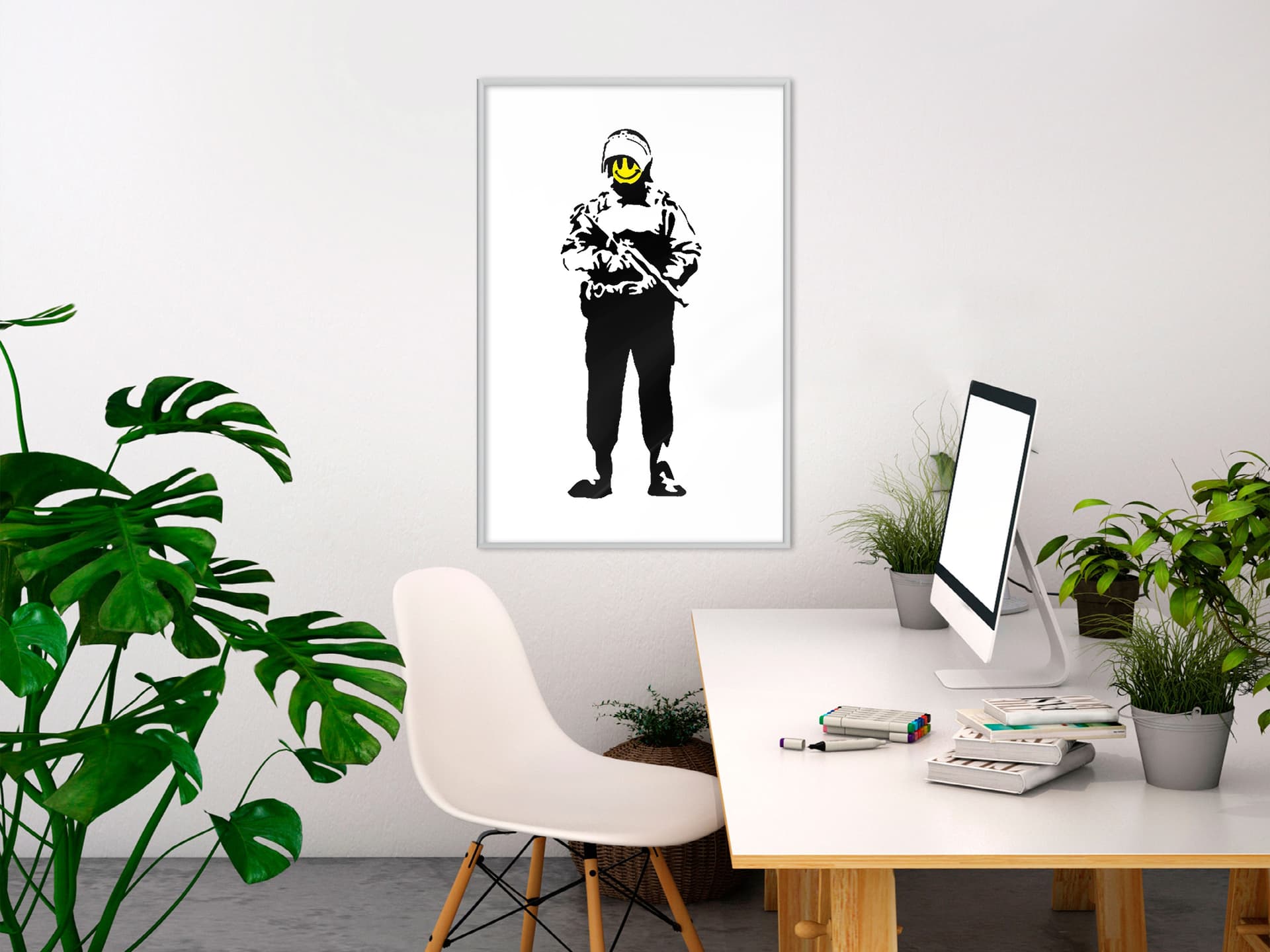 

Plakat - Banksy: Smiling Copper (rozmiar 20x30, wykończenie Rama biała)