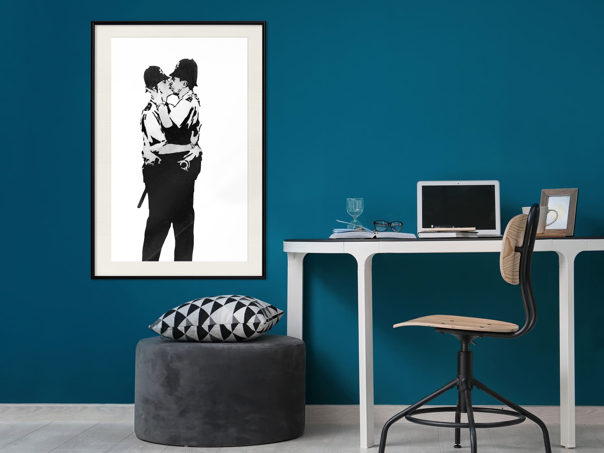 

Plakat - Banksy: Kissing Coppers I (rozmiar 30x45, wykończenie Rama czarna z passe-partout)