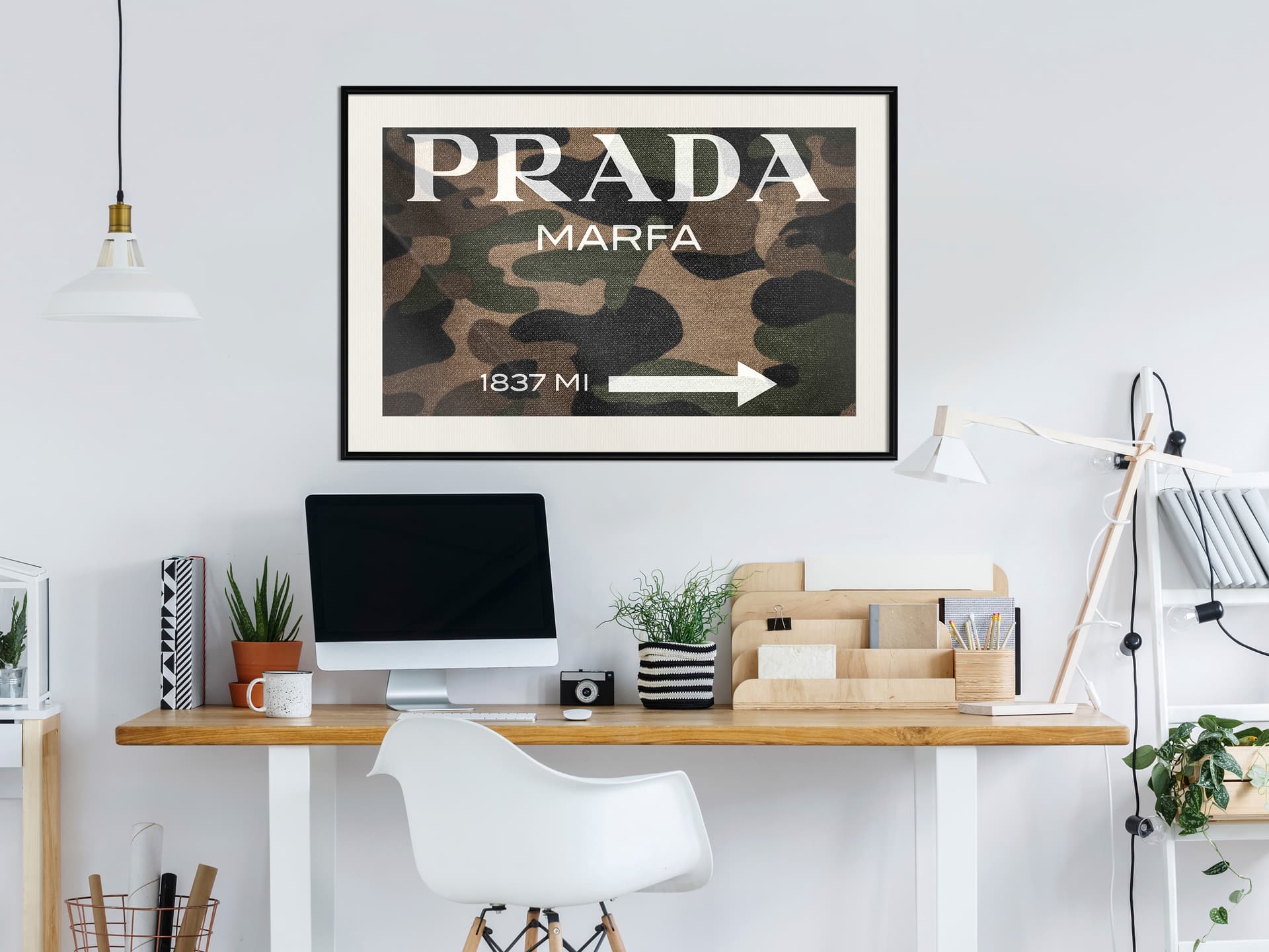 

Plakat - Prada (moro) (rozmiar 45x30, wykończenie Rama czarna z passe-partout)