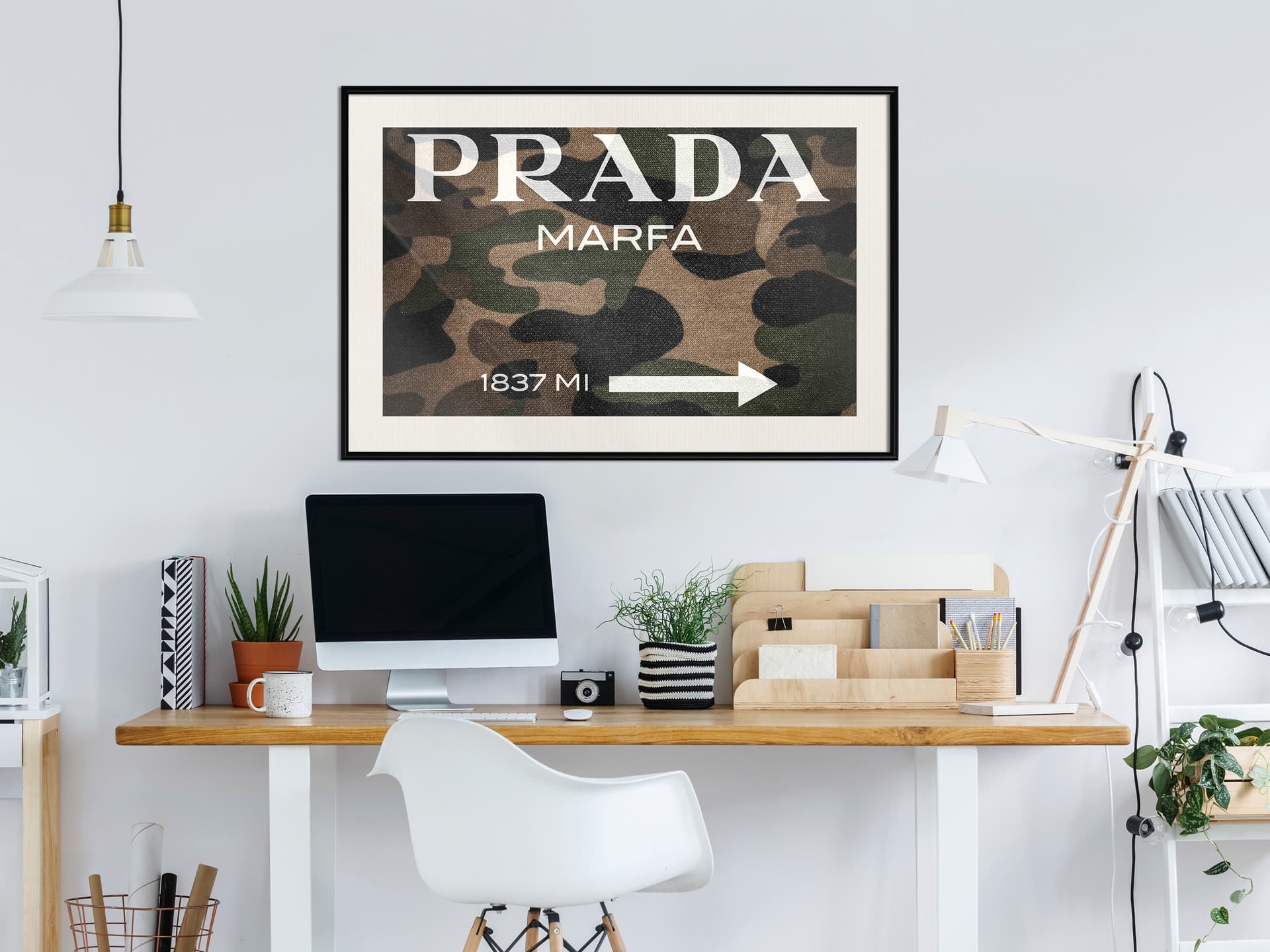 

Plakat - Prada (moro) (rozmiar 60x40, wykończenie Rama czarna z passe-partout)