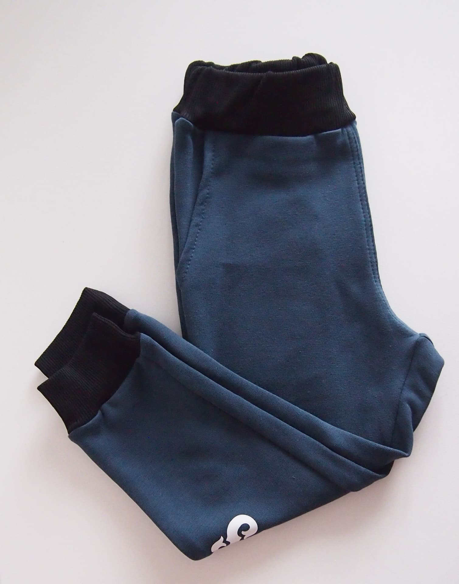 

SPODNIE PIRAT DRAPANE R.98-110 (kolor czarny, rozmiar 104)