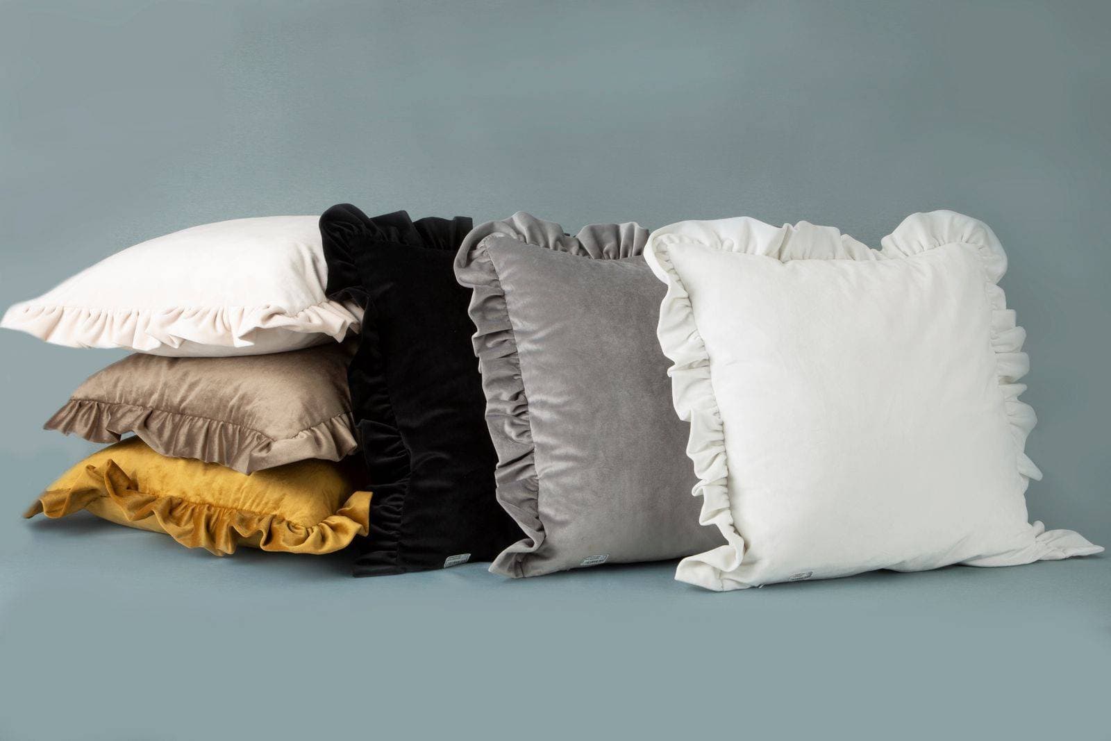 

Poszewka VELVET 45x45 falbana mięta