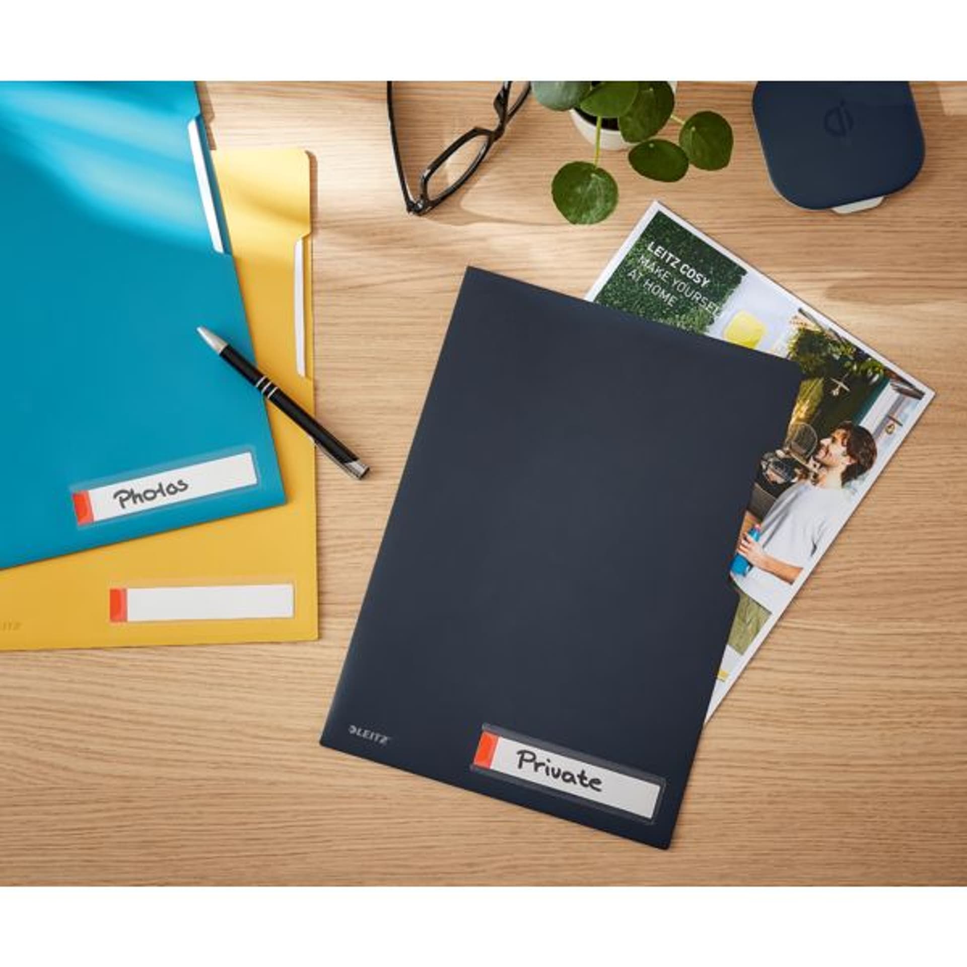 

Folder A4 z kieszonką na etykietę, szara 47080089 LEITZ
