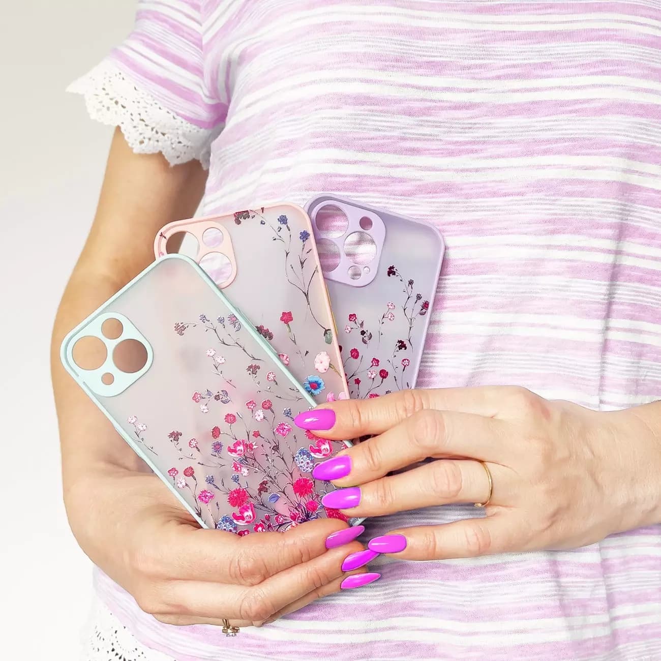 

Design Case etui do iPhone 13 Pro pokrowiec w kwiaty niebieski
