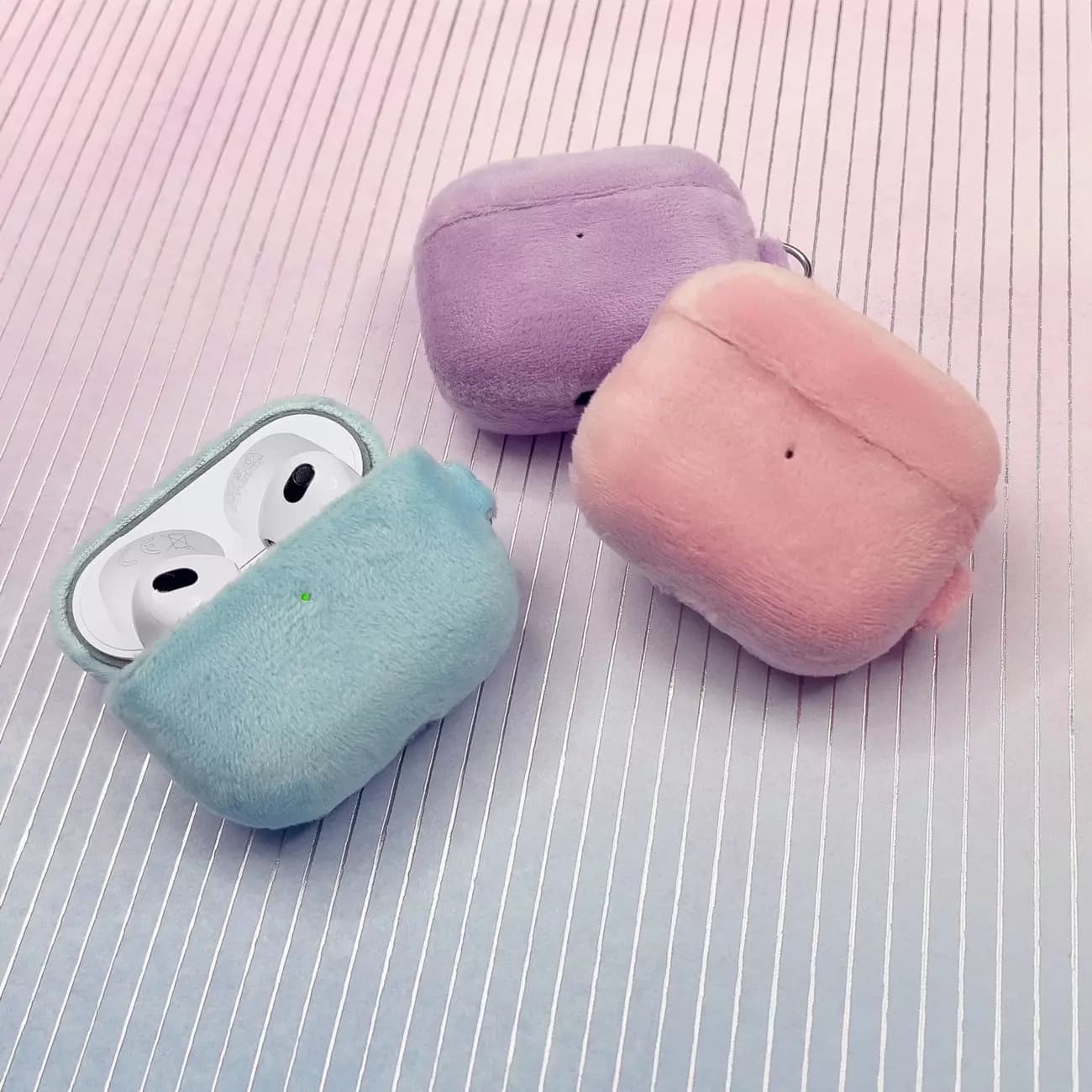 

Kingxbar Plush Pods Case etui do AirPods 3 pluszowa obudowa pokrowiec na słuchawki fioletowy