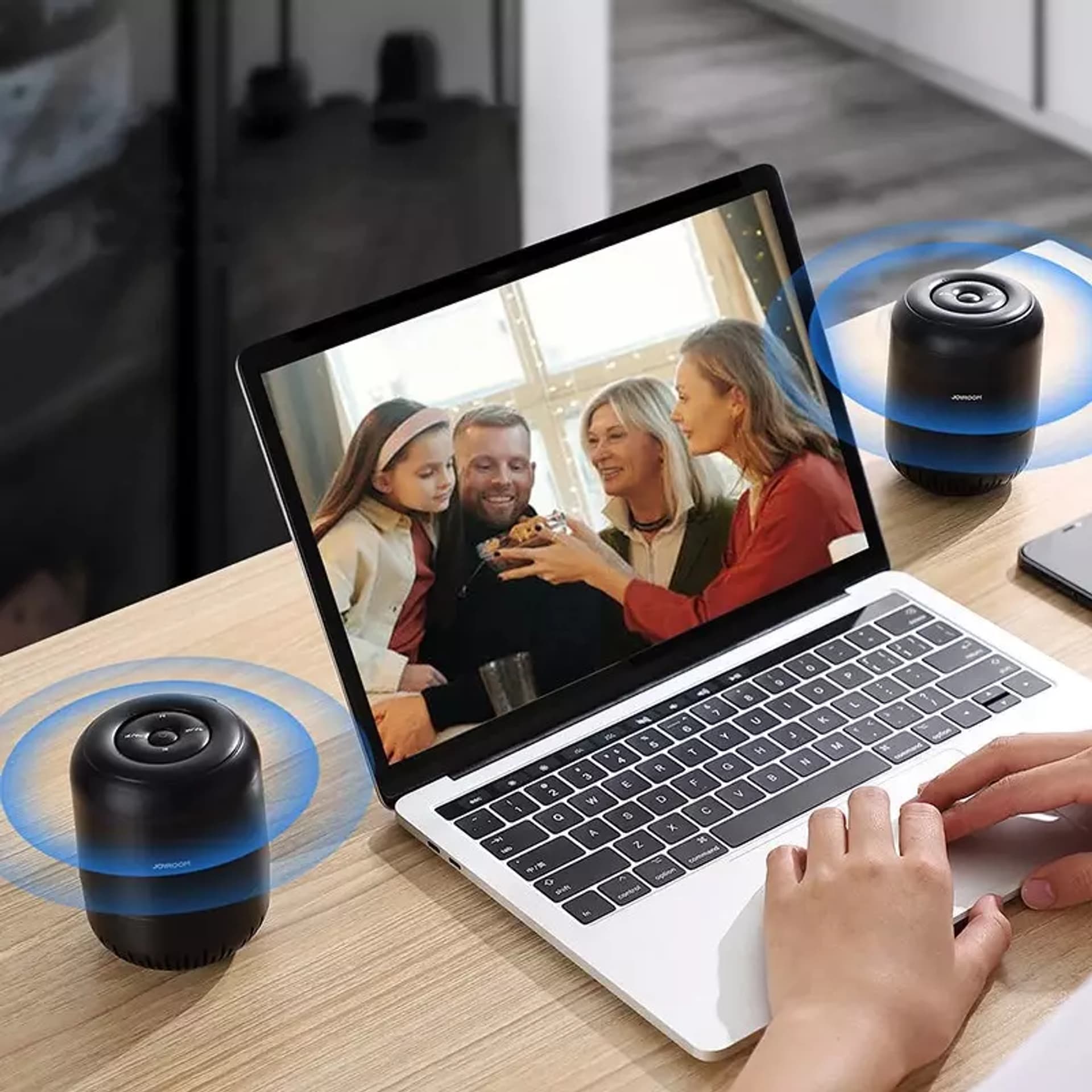 

Joyroom przenośny bezprzewodowy głośnik bluetooth 5W 2200mAh czarny (JR-ML01)