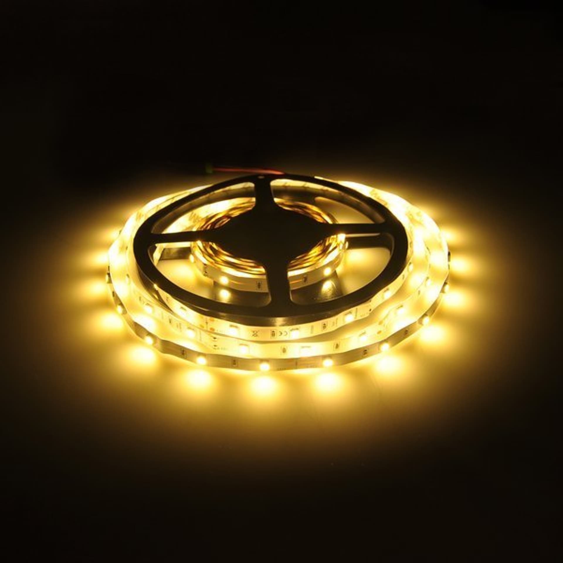 

Whitenergy Taśma LED 5m 30szt/m SMD5050 7.2W/m 12V IP20 10mm ciepła biała bez konektora