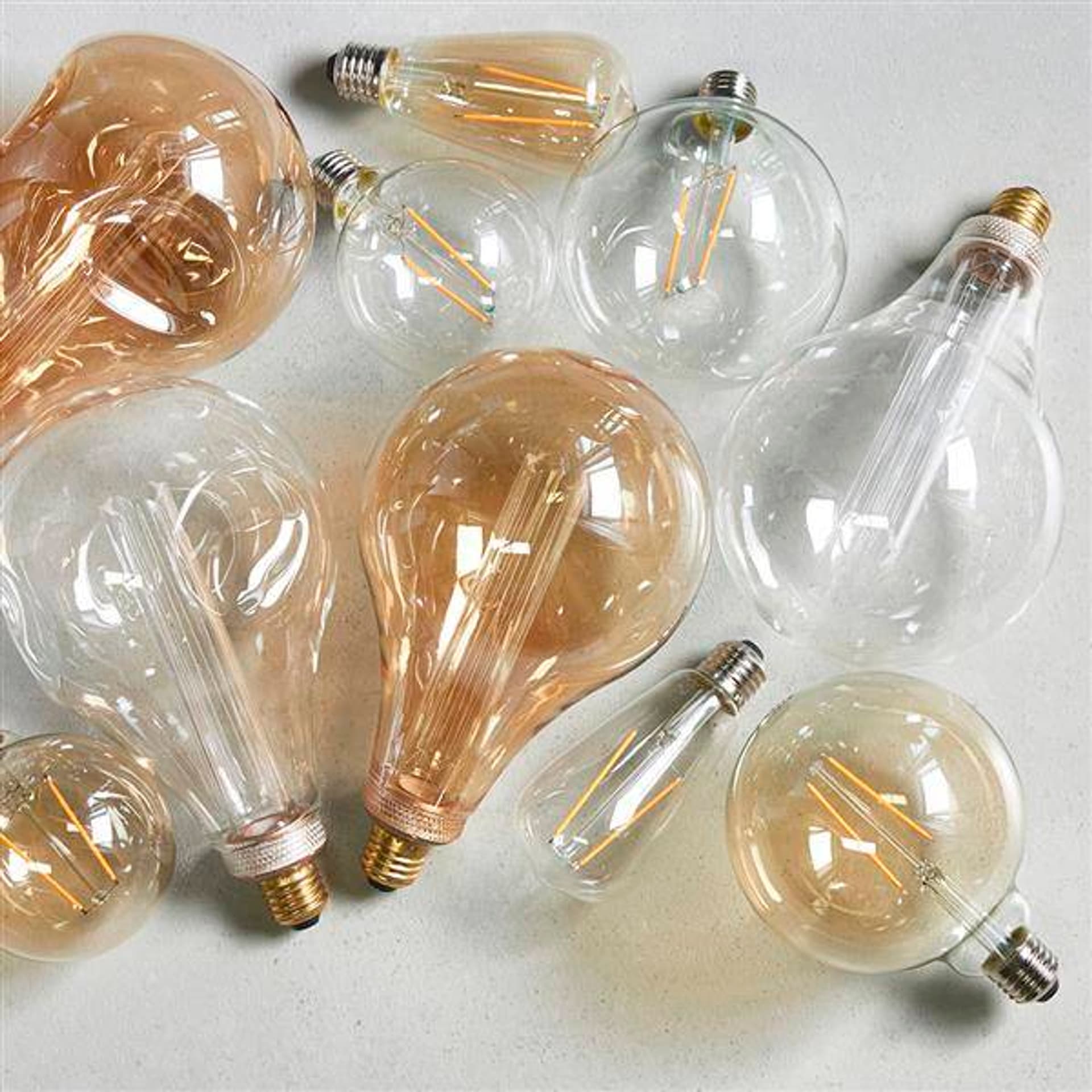 

E27 LED filament globe Żarówka