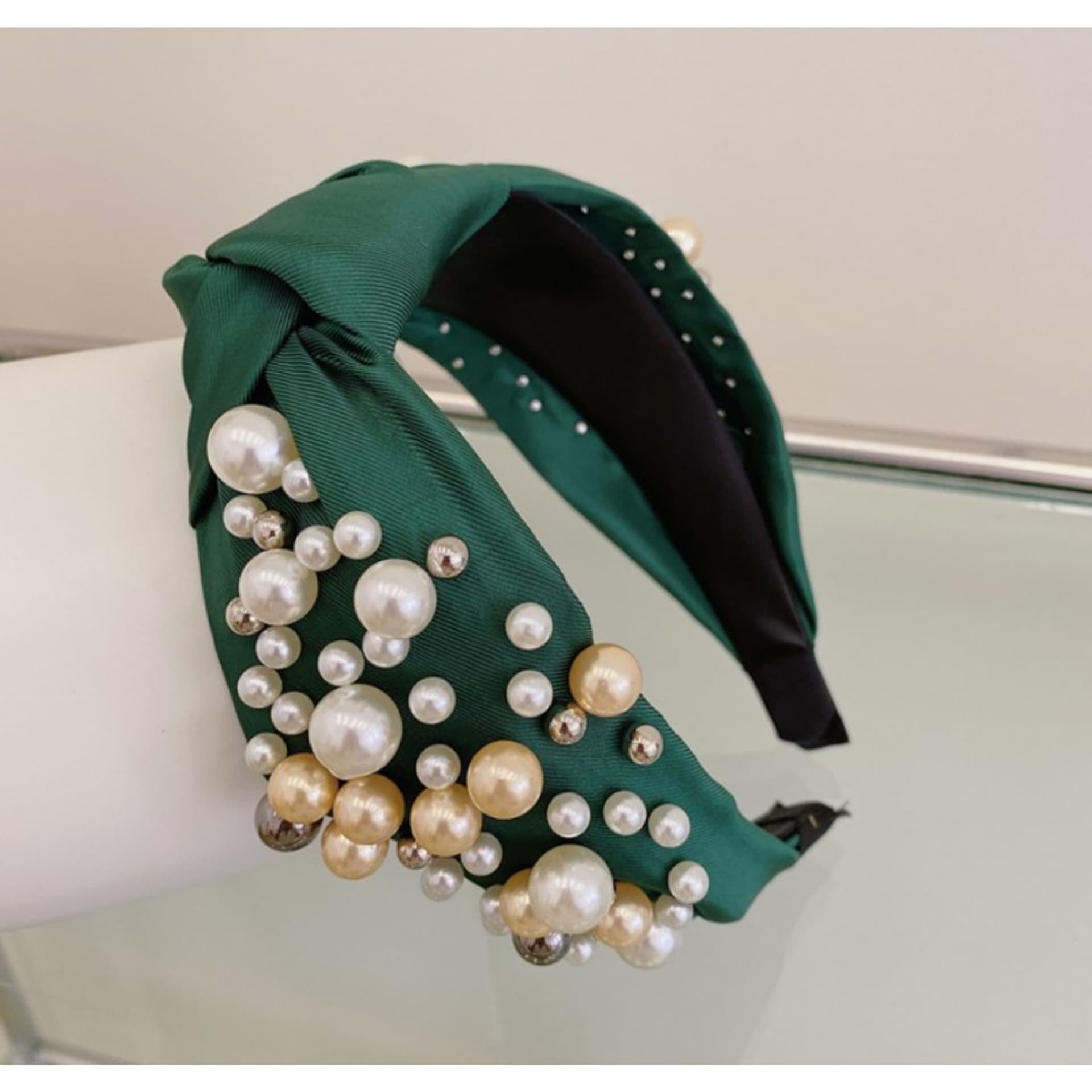 

Opaska turban bogato zdobiona z materiału gruba 6,5cm zieleń O461ZIE