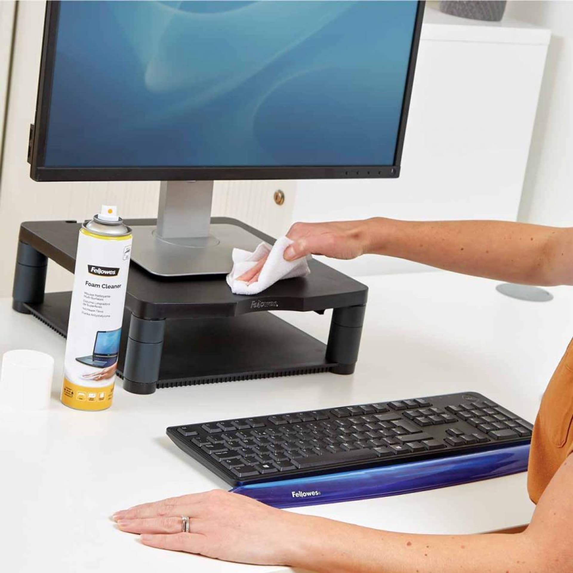 

Pianka antystatyczna do czyszczenia obudów FELLOWES 400ml 9967707