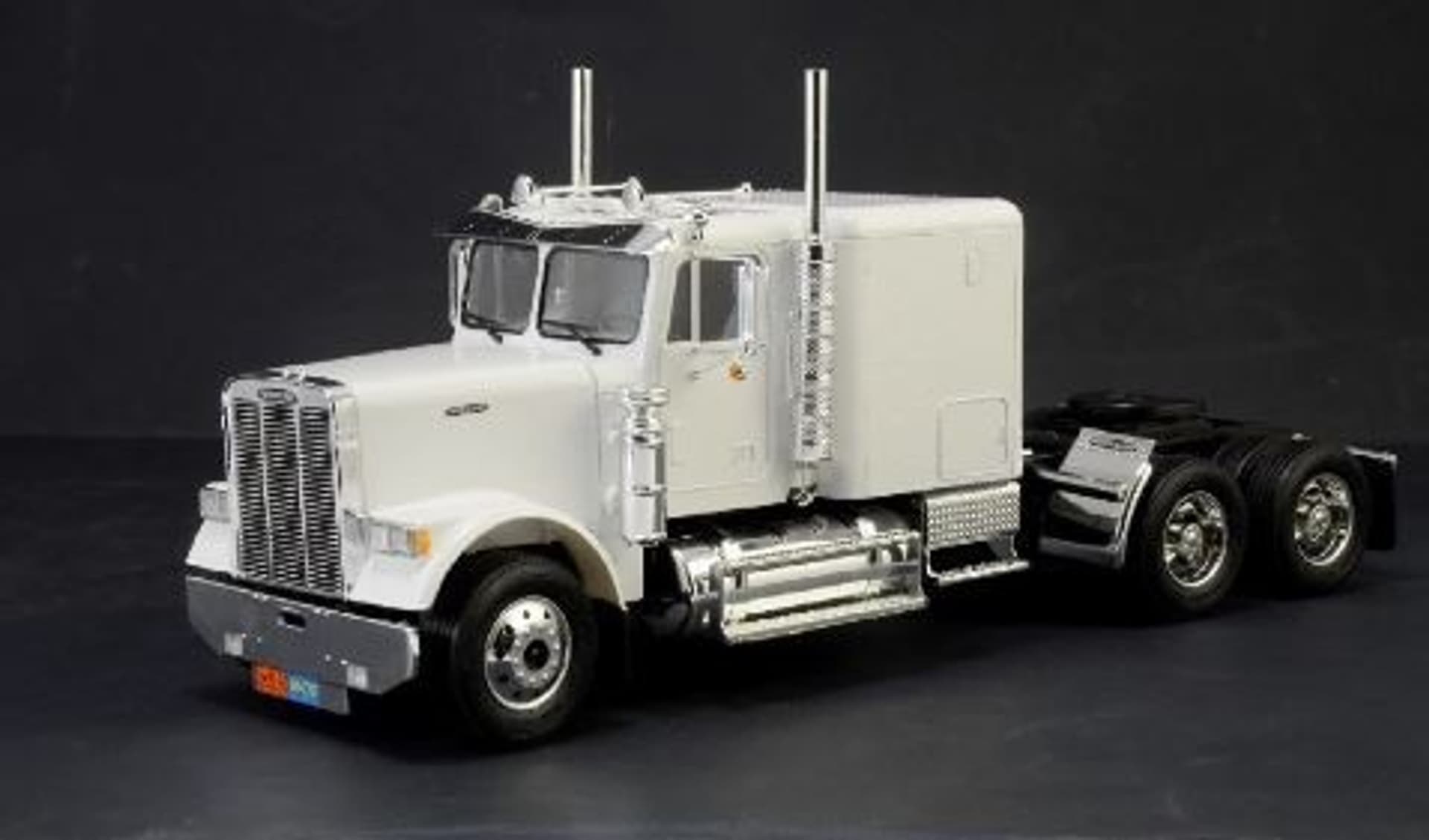 

Model plastikowy Freightliner FLD 120 Classic
