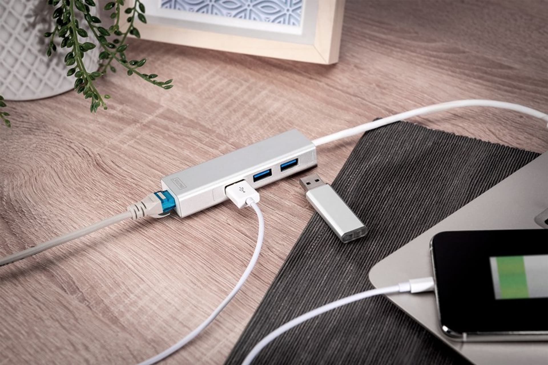 

HUB/Koncentrator 3-portowy USB 3.0 SuperSpeed z Gigabit LAN adapter, aluminium