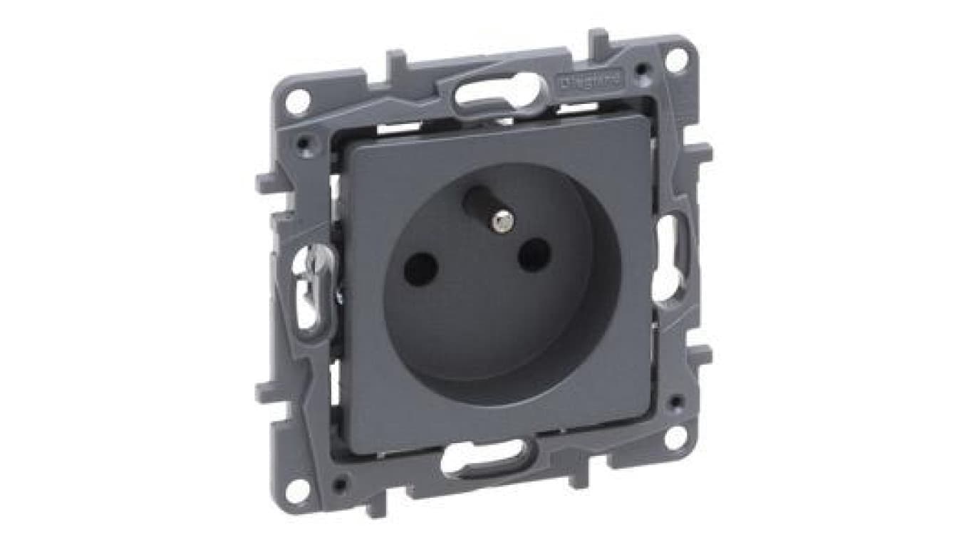 

Niloe Selection Gniazdo 2p+z 16A 250V (z przesłoną, zaciski automatyczne) stal 762325, Z przesłoną/zaciski automatyczne) stal 76232
