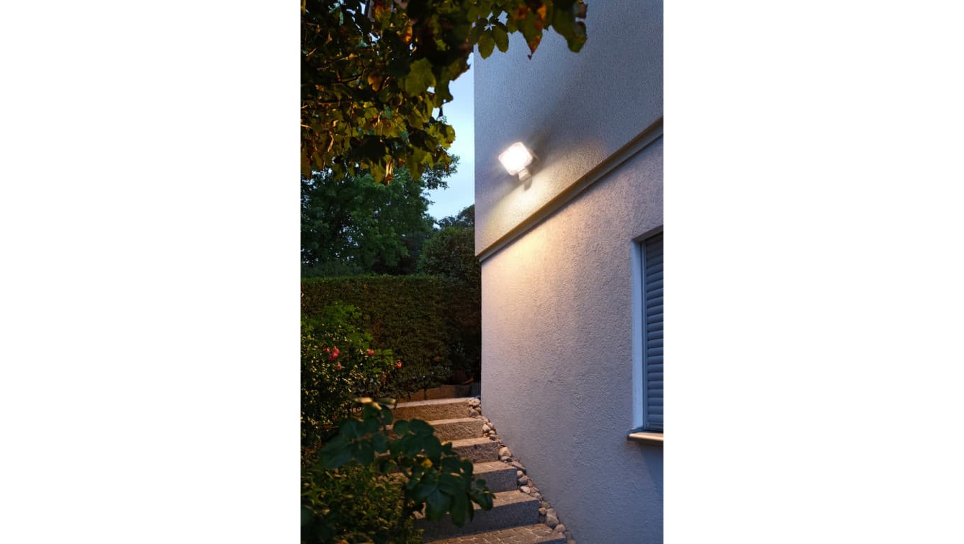 

Reflektor LED zewnętrzny z czujnikiem ruchu 3050 lumenów IP44