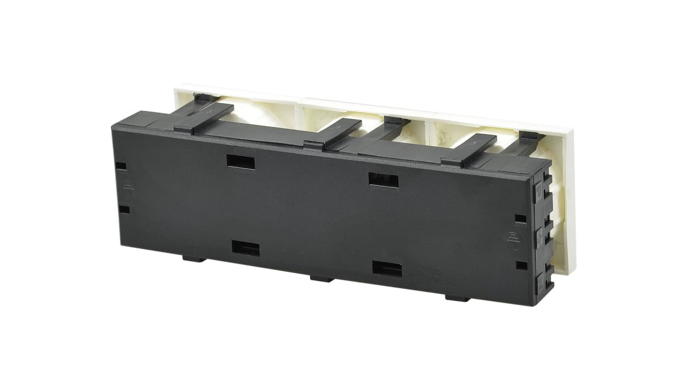 

Gniazdo 230V 3x2P+Z 6M 135x45 białe Mediabox