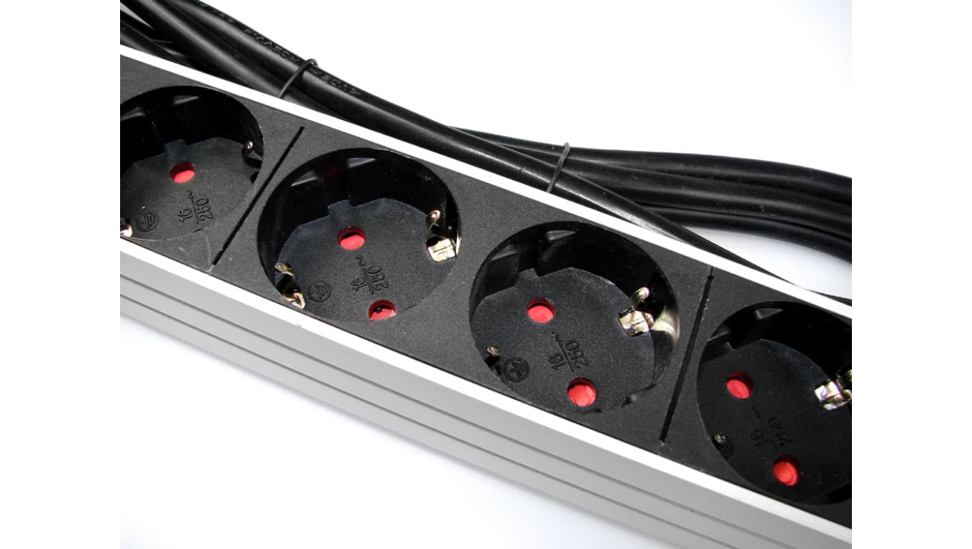 

Listwa zasilająca RACK 19 1U 9 gniazd Schuko z wyłącznikiem
