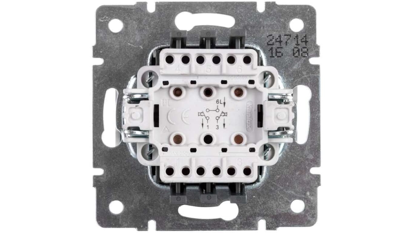 

DOMO Łącznik zwierny podwójny szybkozłączka 10AX 250V biały 011022202 24714