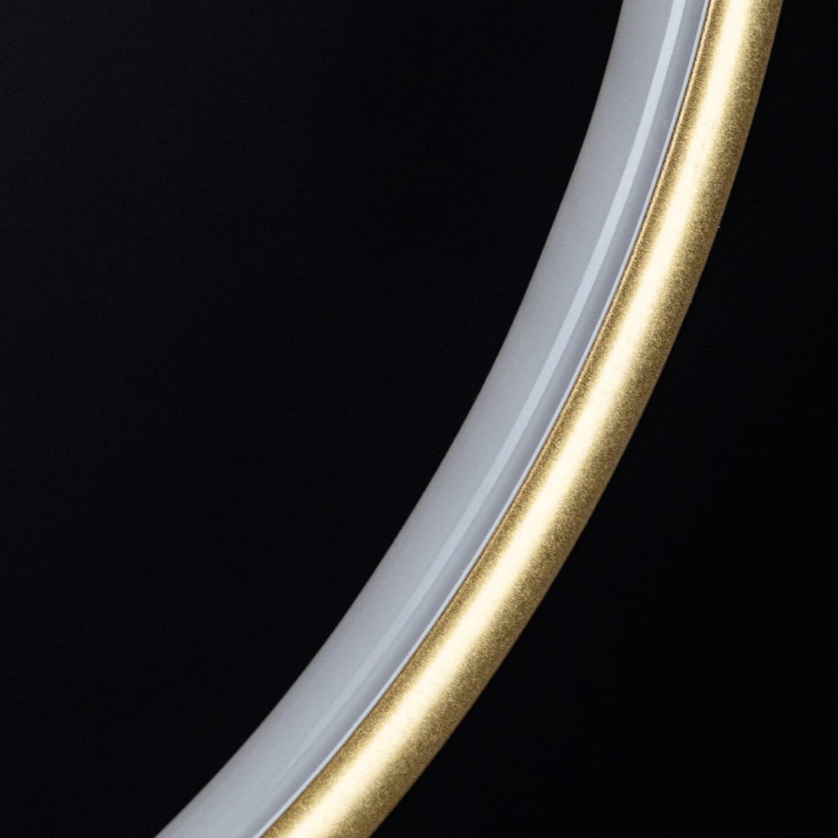 

Lampa wisząca Ledowe okręgi No.1 X Φ40 cm in 3k złoty Altavola Design (Barwa światła delikatnie ciepła, Kierunek padania światła do wewnątrz, Kolor Złoty, Możliwość ściemniania nie)
